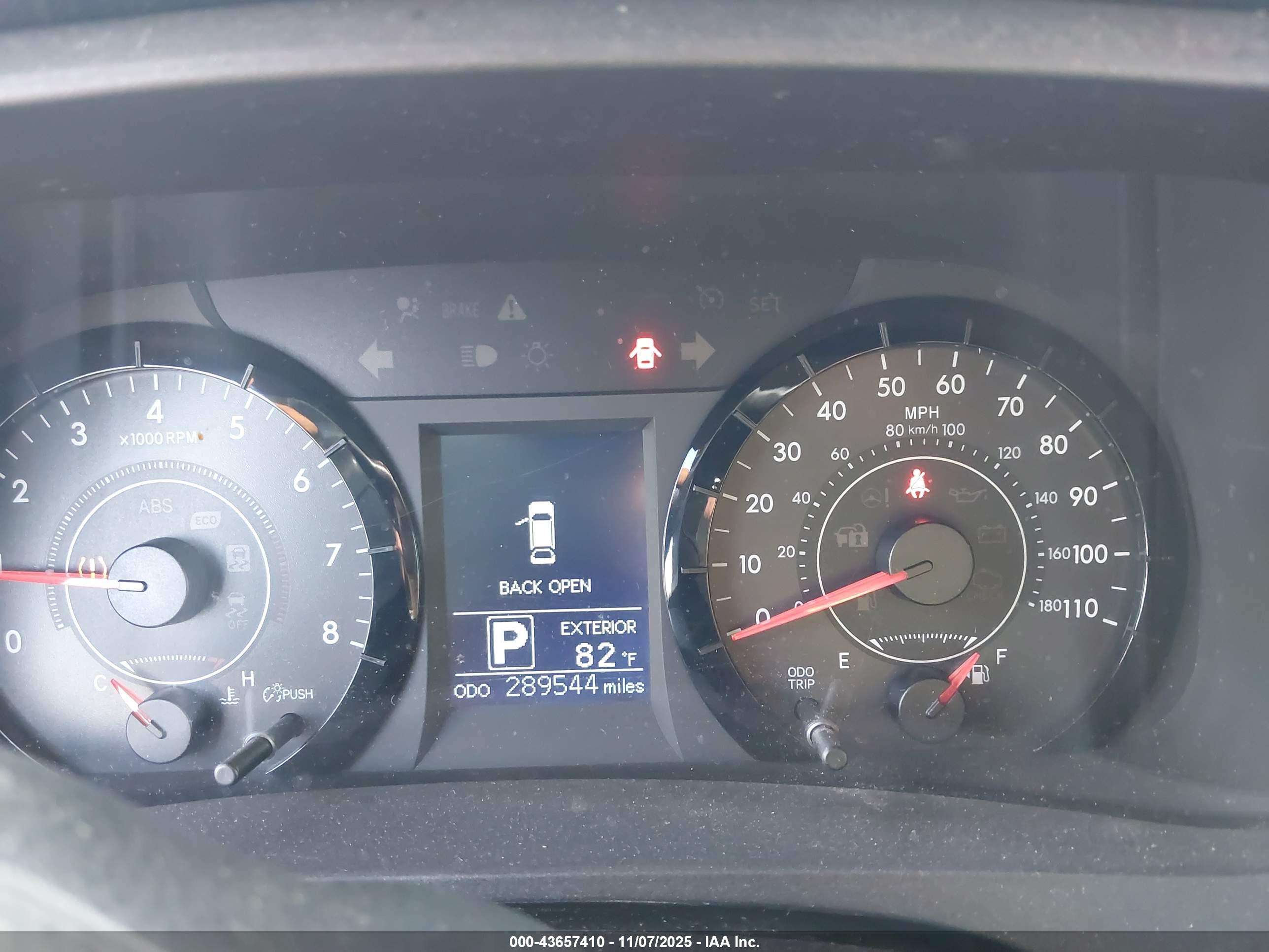 TOYOTA SIENNA image 7
