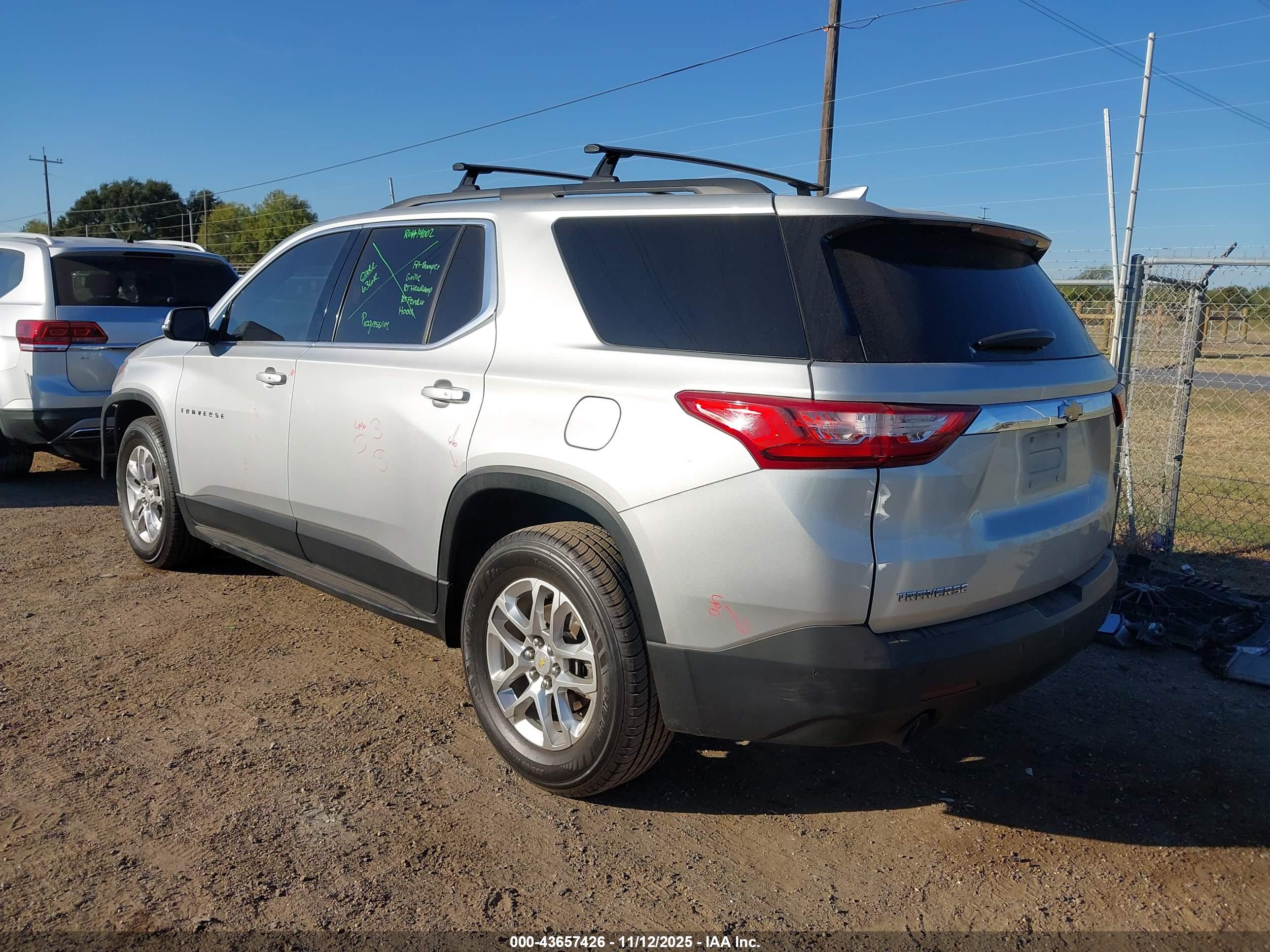 CHEVROLET TRAVERSE image 3