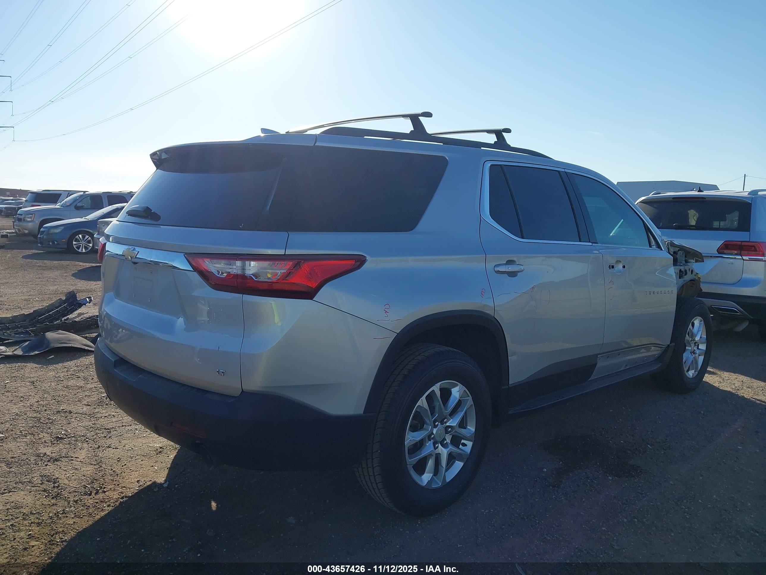 CHEVROLET TRAVERSE image 4