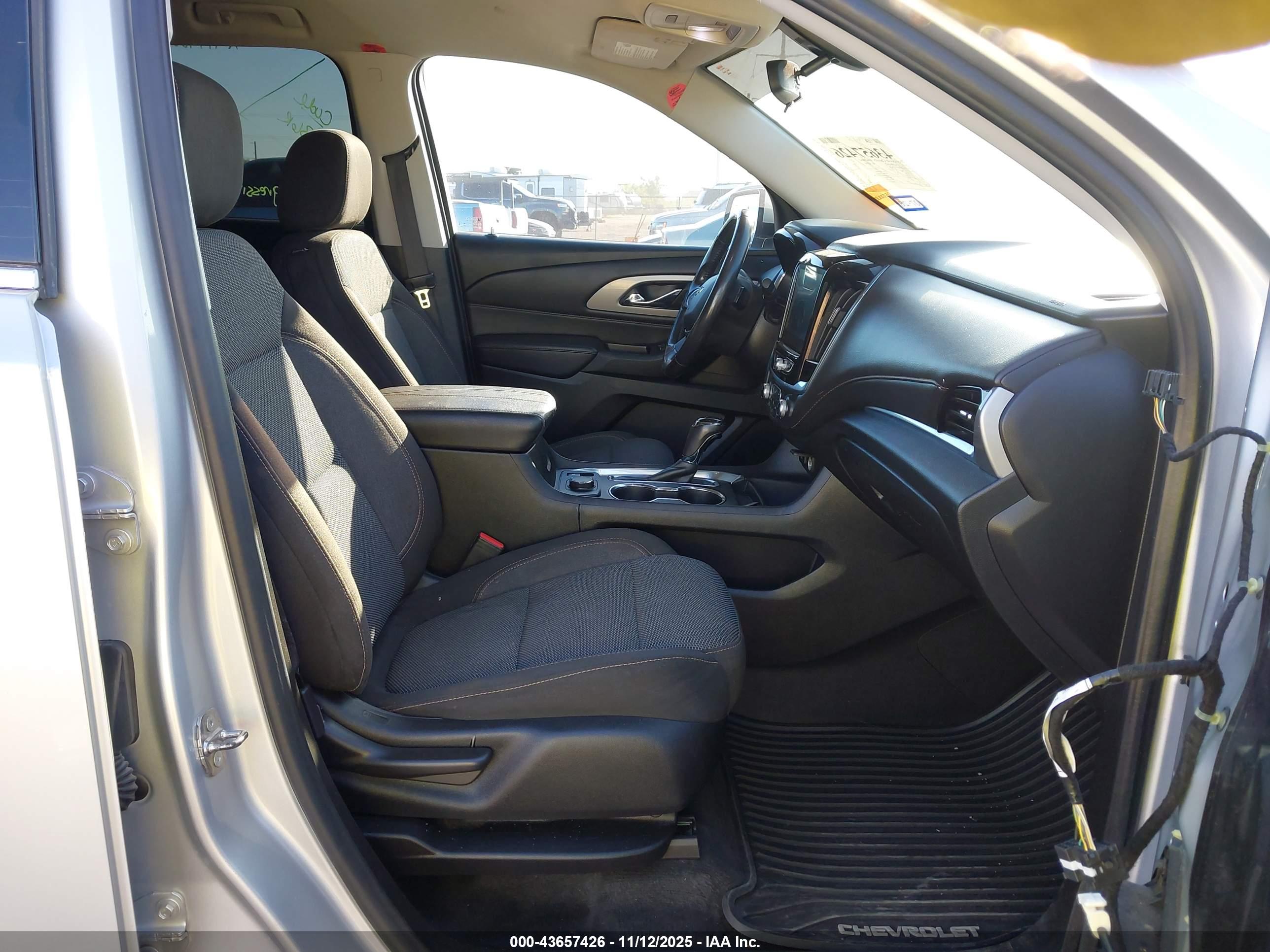 CHEVROLET TRAVERSE image 5