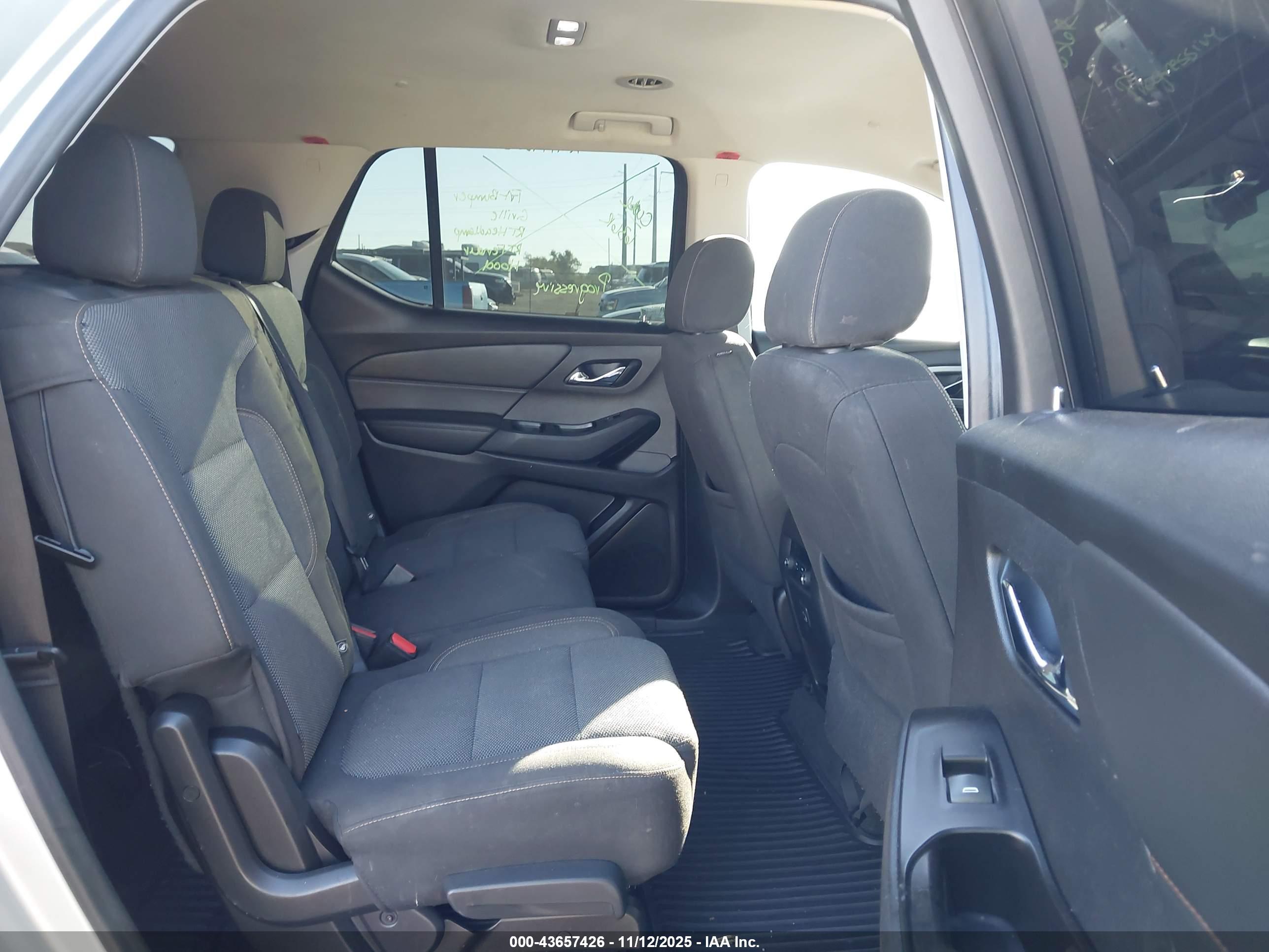 CHEVROLET TRAVERSE image 8