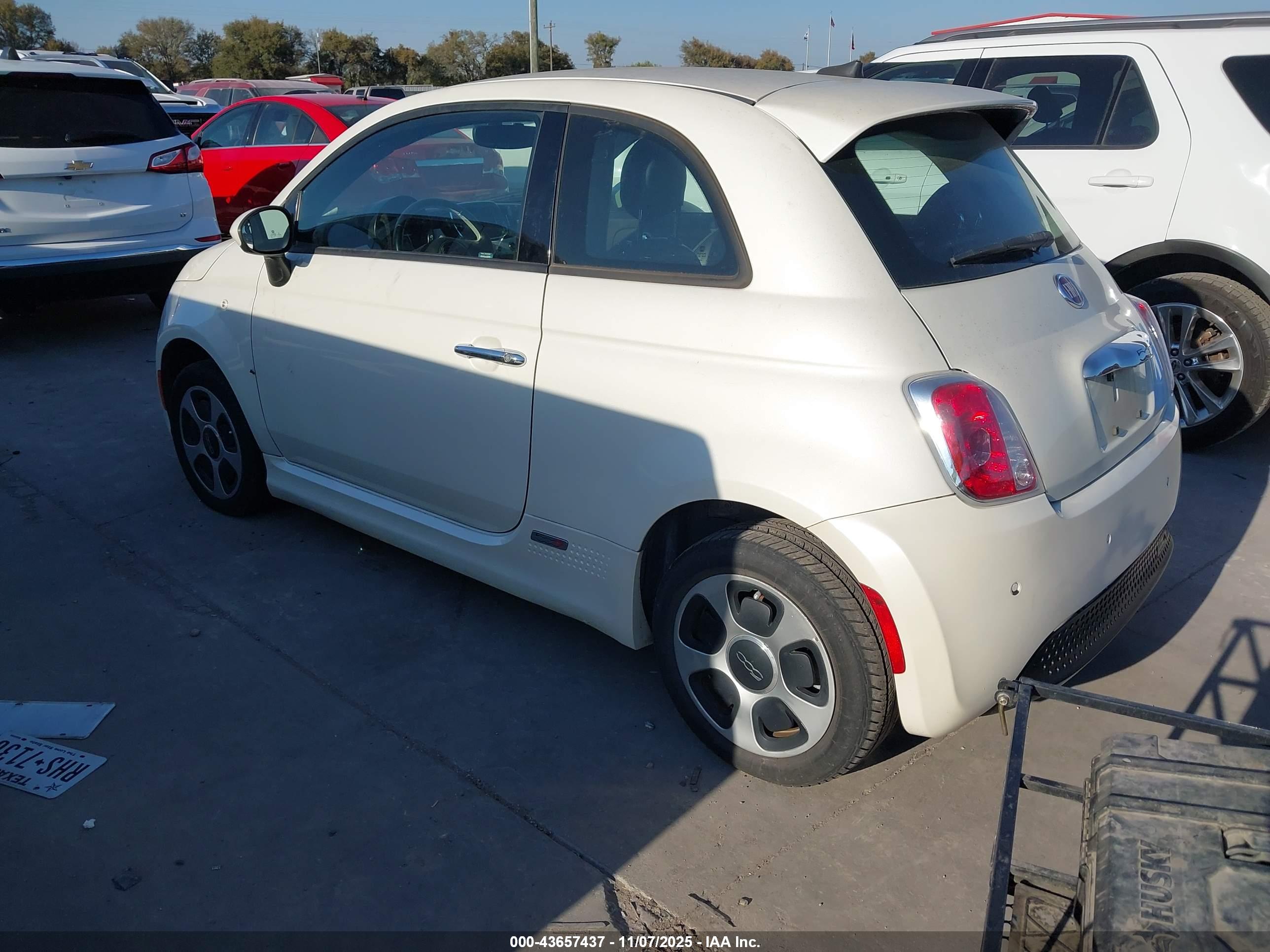 FIAT 500E image 3