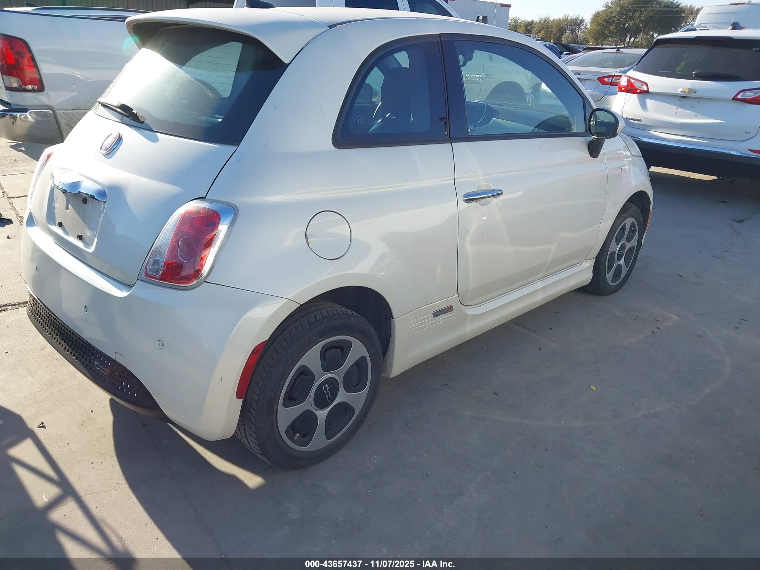FIAT 500E image 4