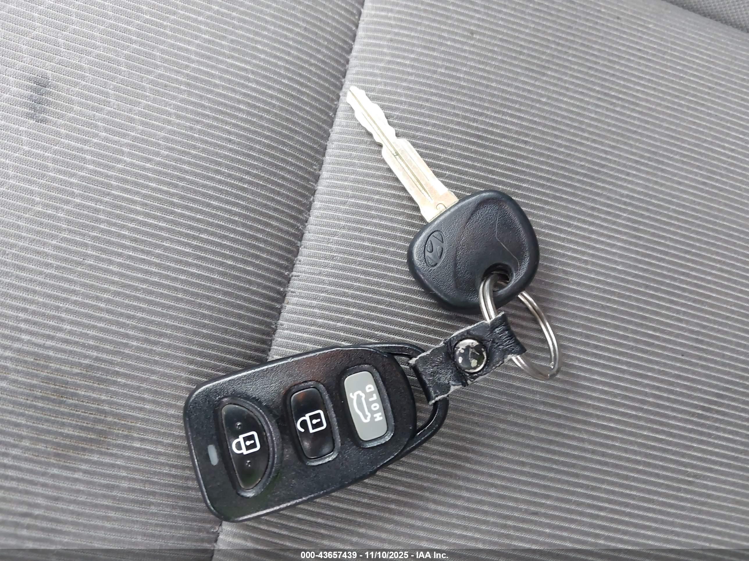 HYUNDAI ELANTRA image 11
