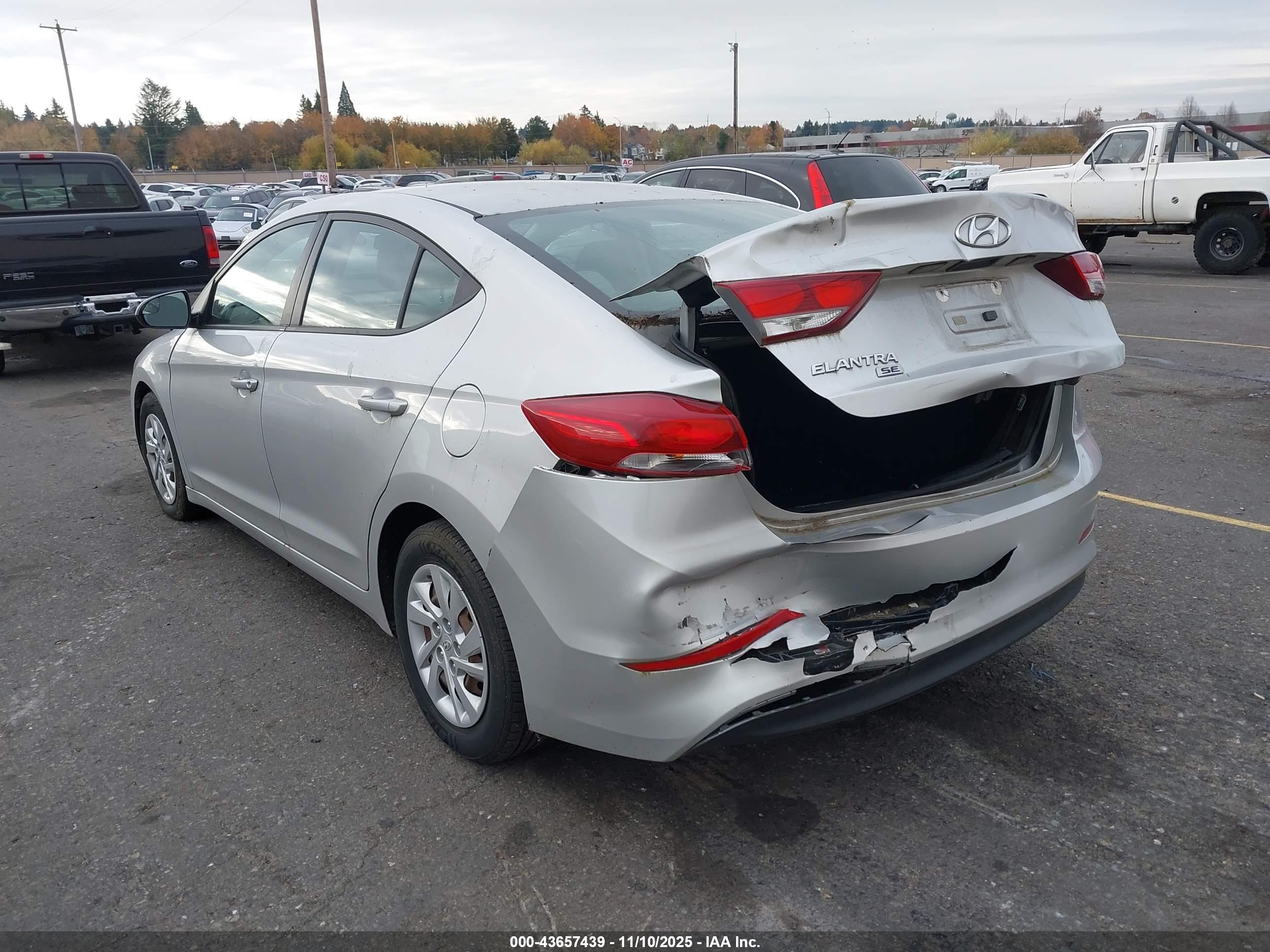HYUNDAI ELANTRA image 3