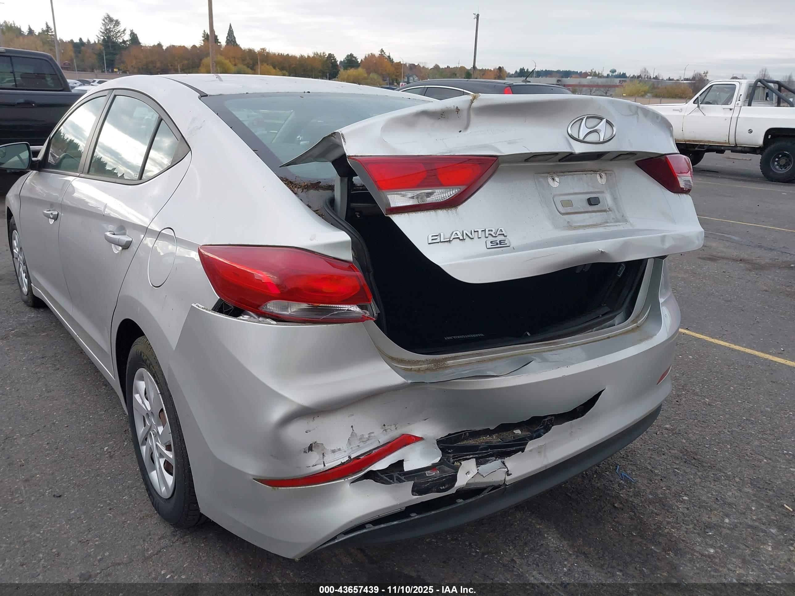 HYUNDAI ELANTRA image 6