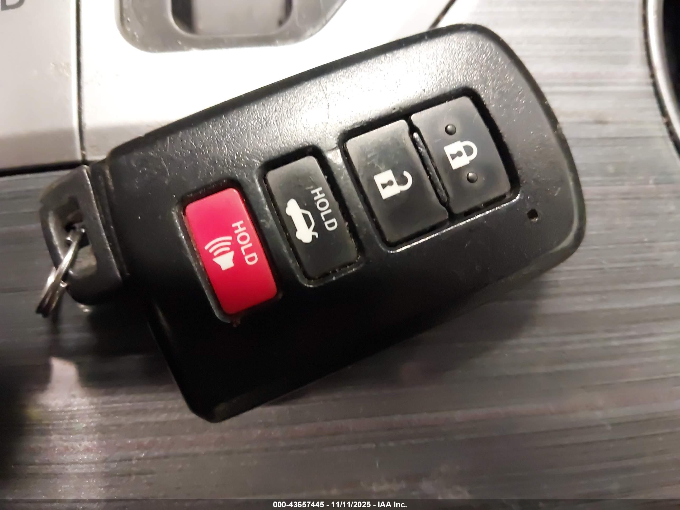 TOYOTA CAMRY image 11