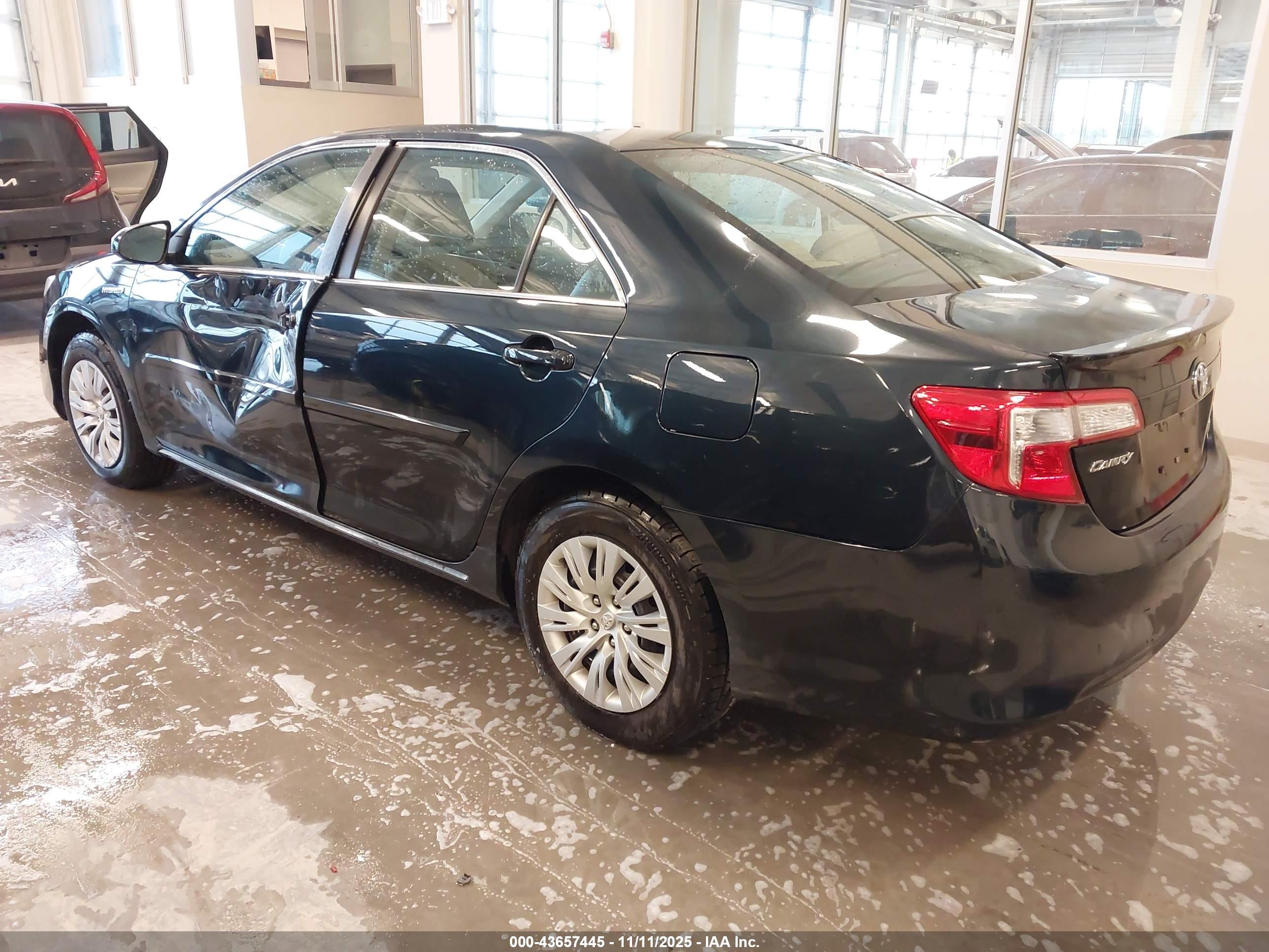 TOYOTA CAMRY image 3