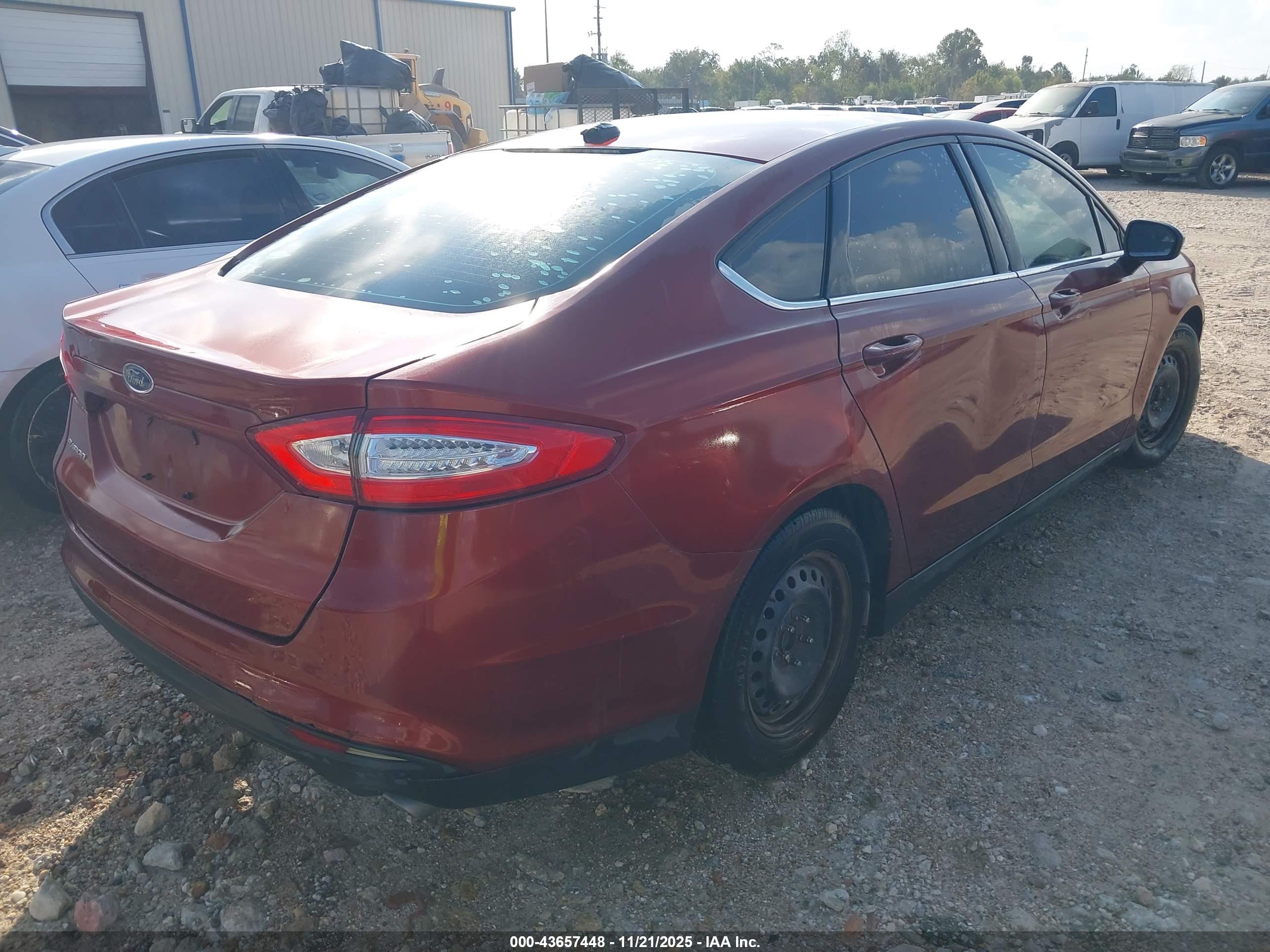 FORD FUSION image 4