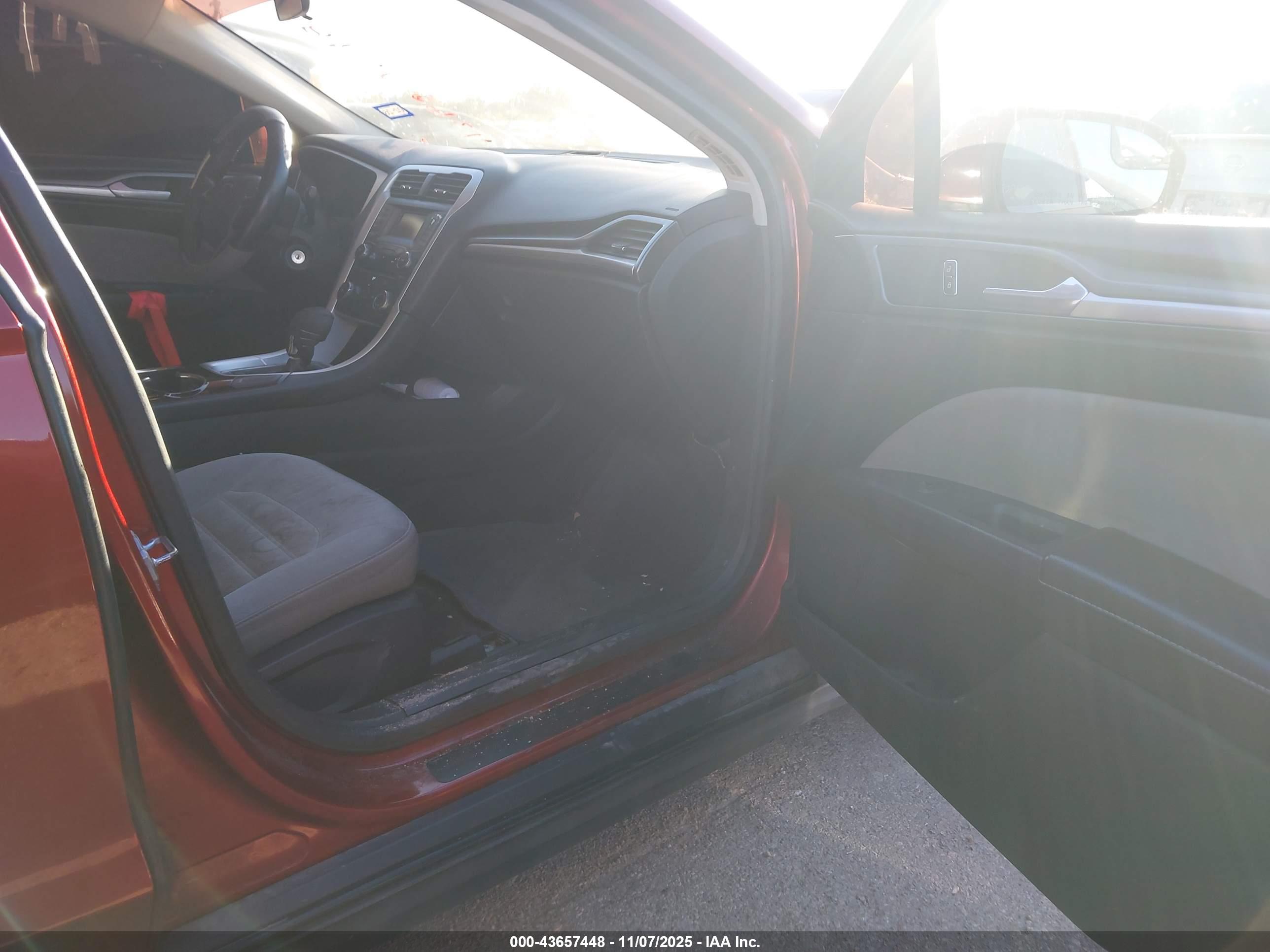 FORD FUSION image 5