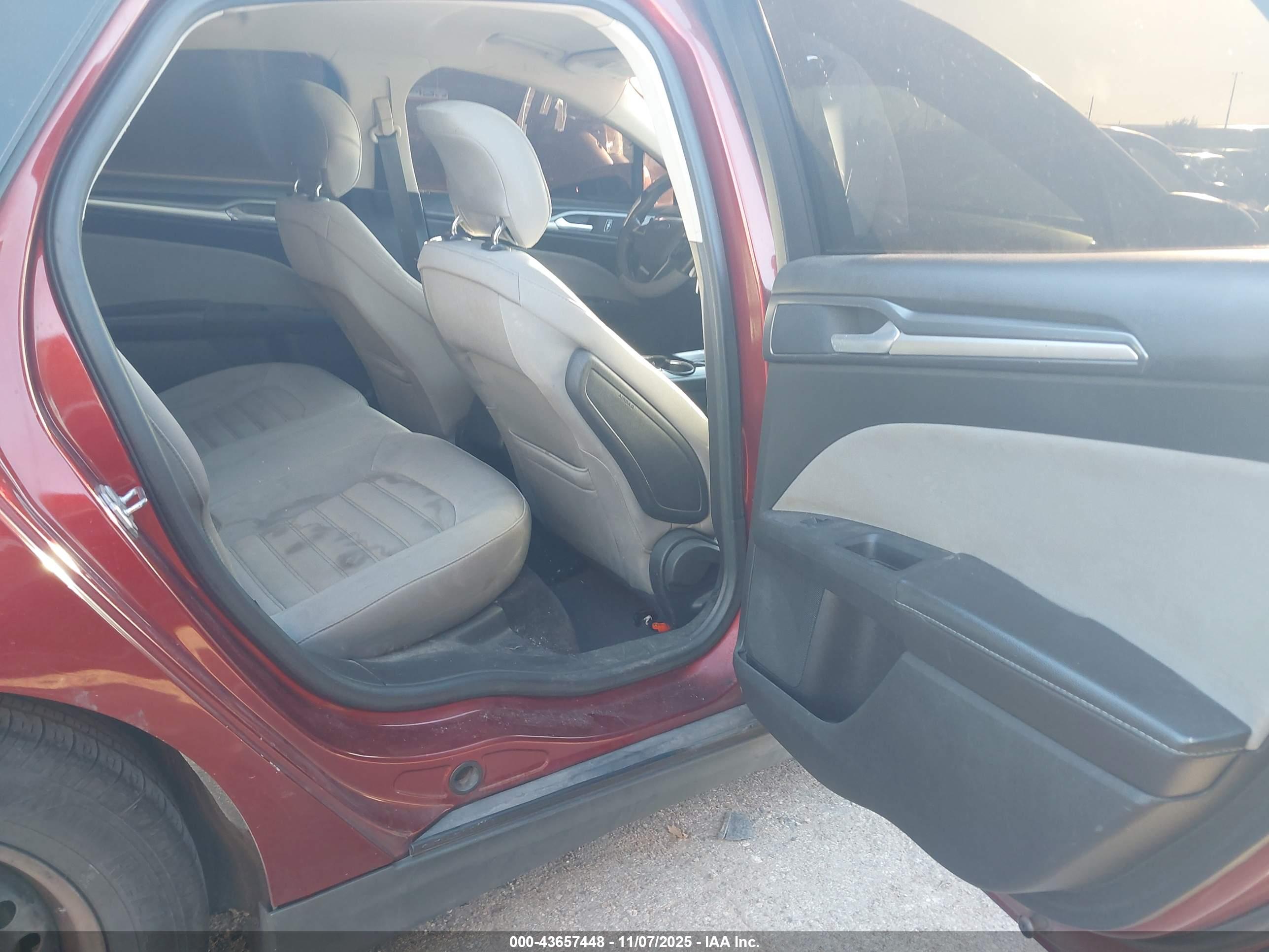 FORD FUSION image 8