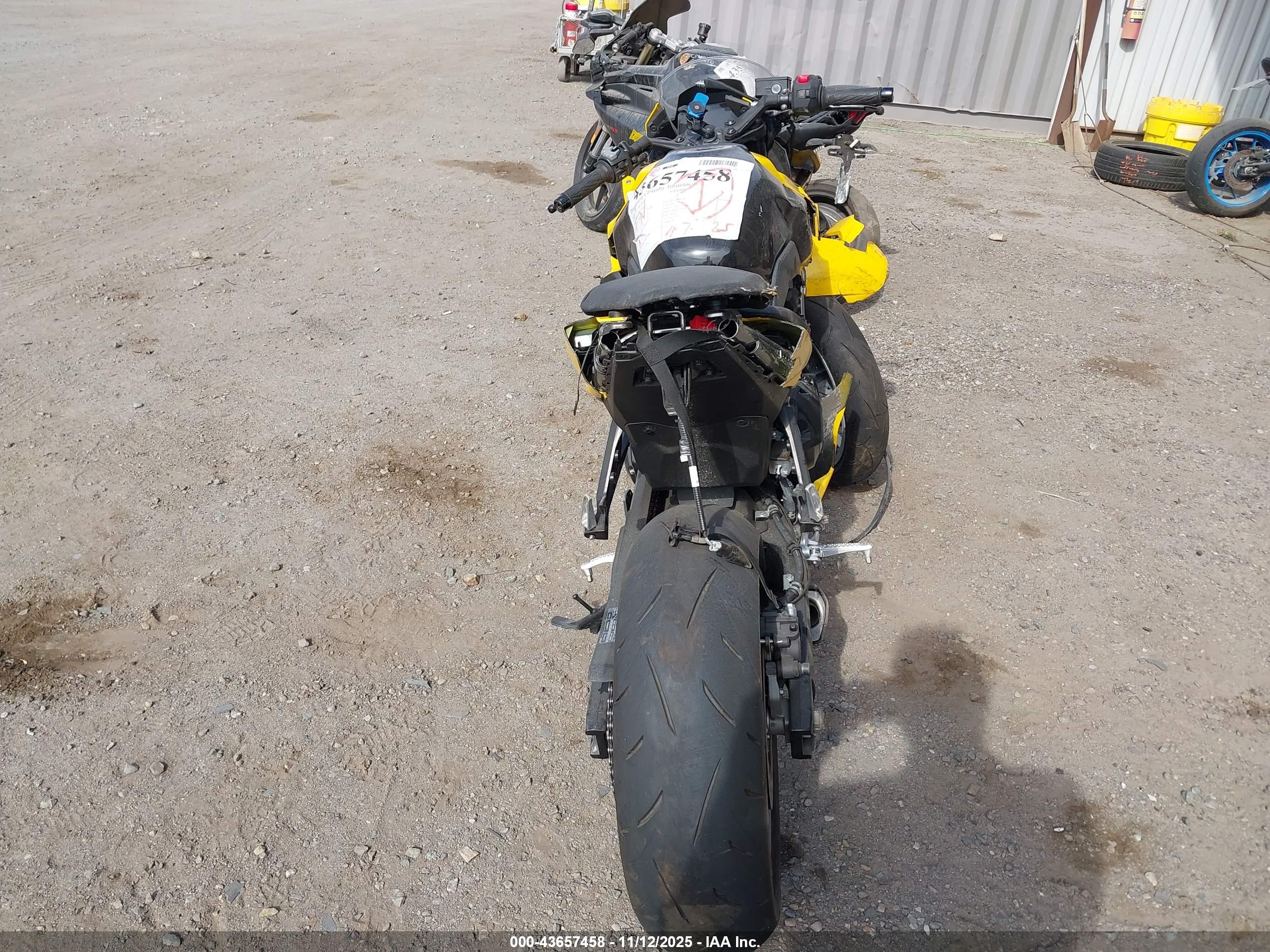 SUZUKI GSX800 image 6