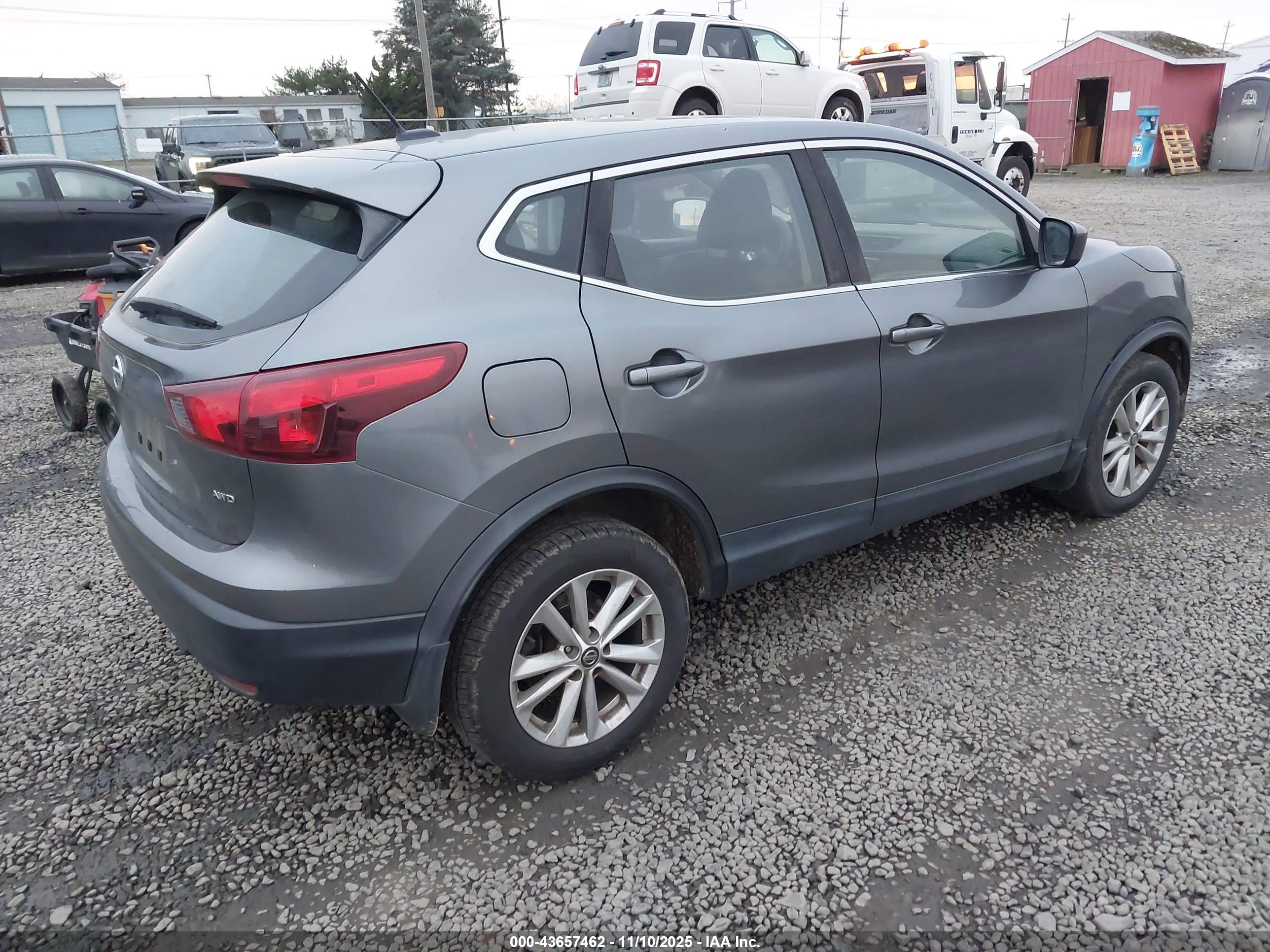 NISSAN ROGUE image 4