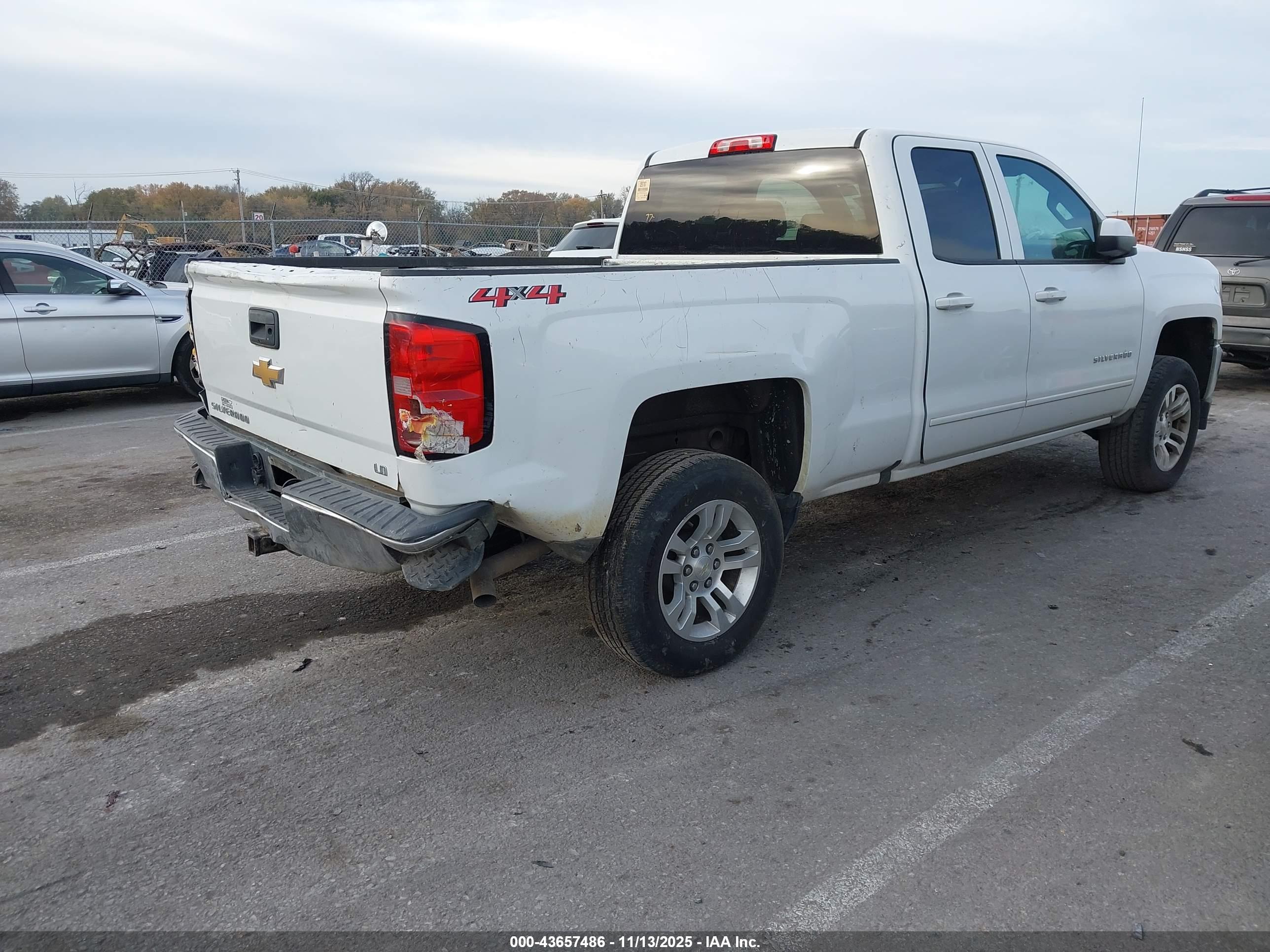 CHEVROLET SILVERADO image 4