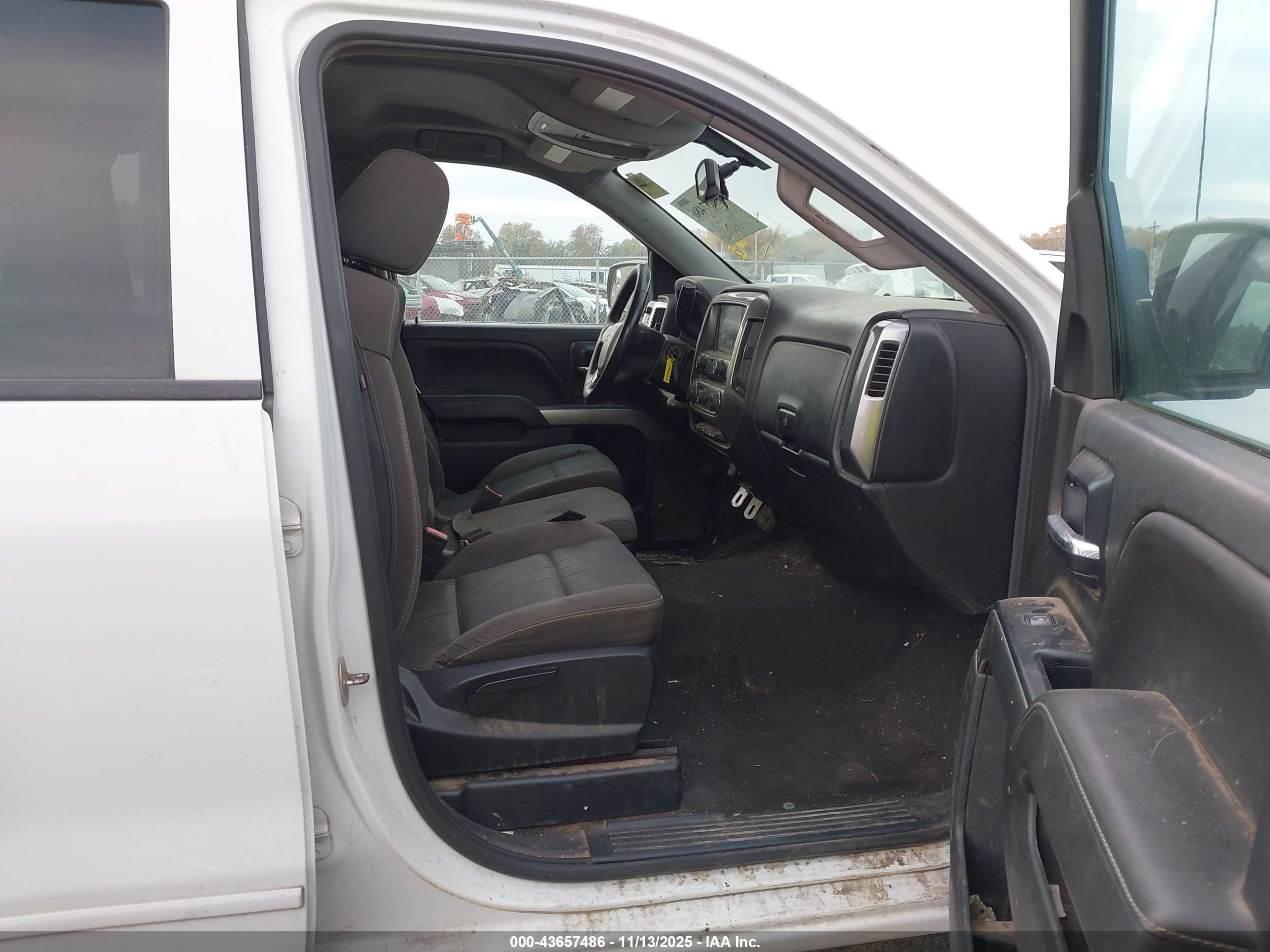 CHEVROLET SILVERADO image 5