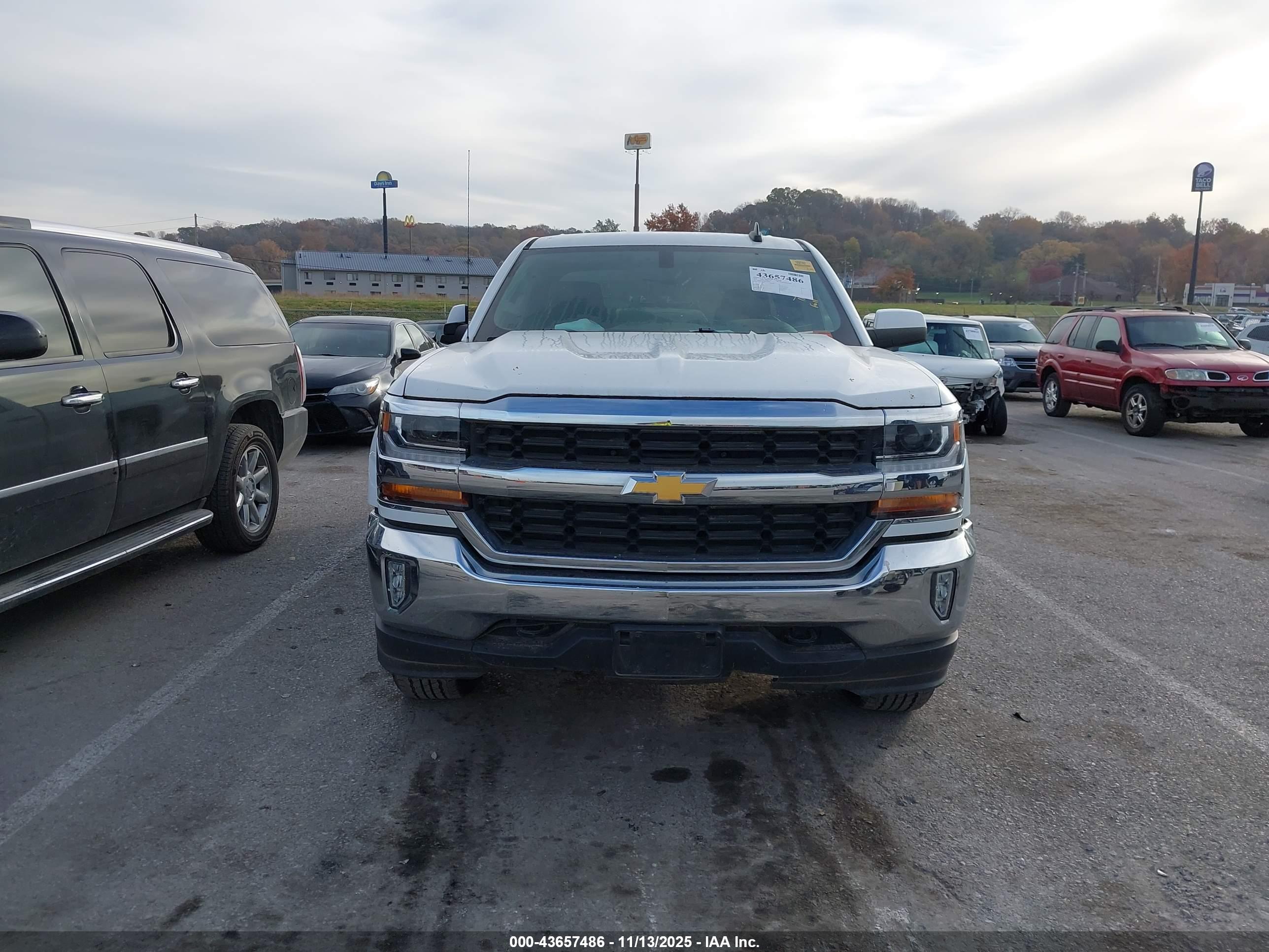 CHEVROLET SILVERADO image 6