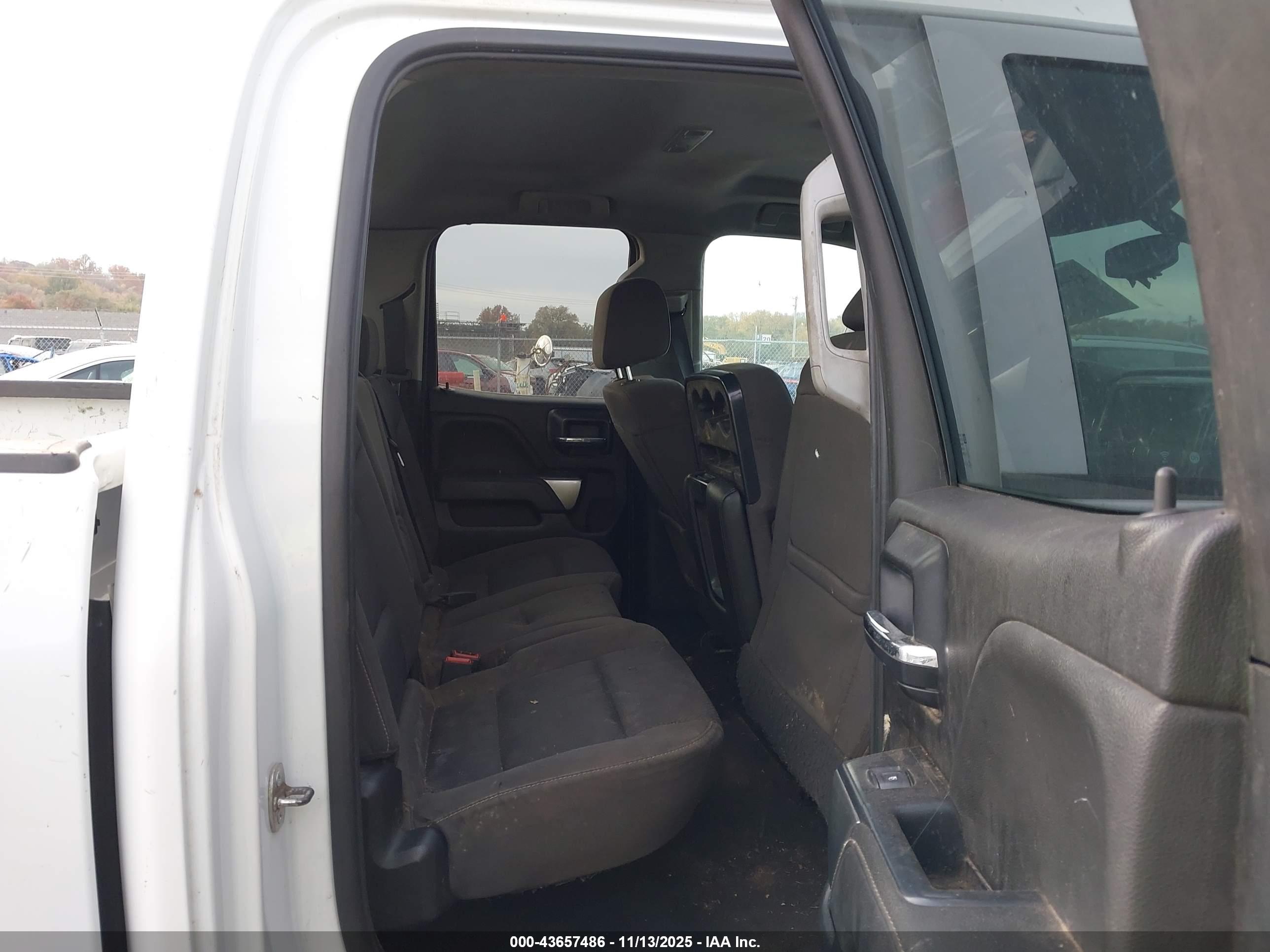 CHEVROLET SILVERADO image 8