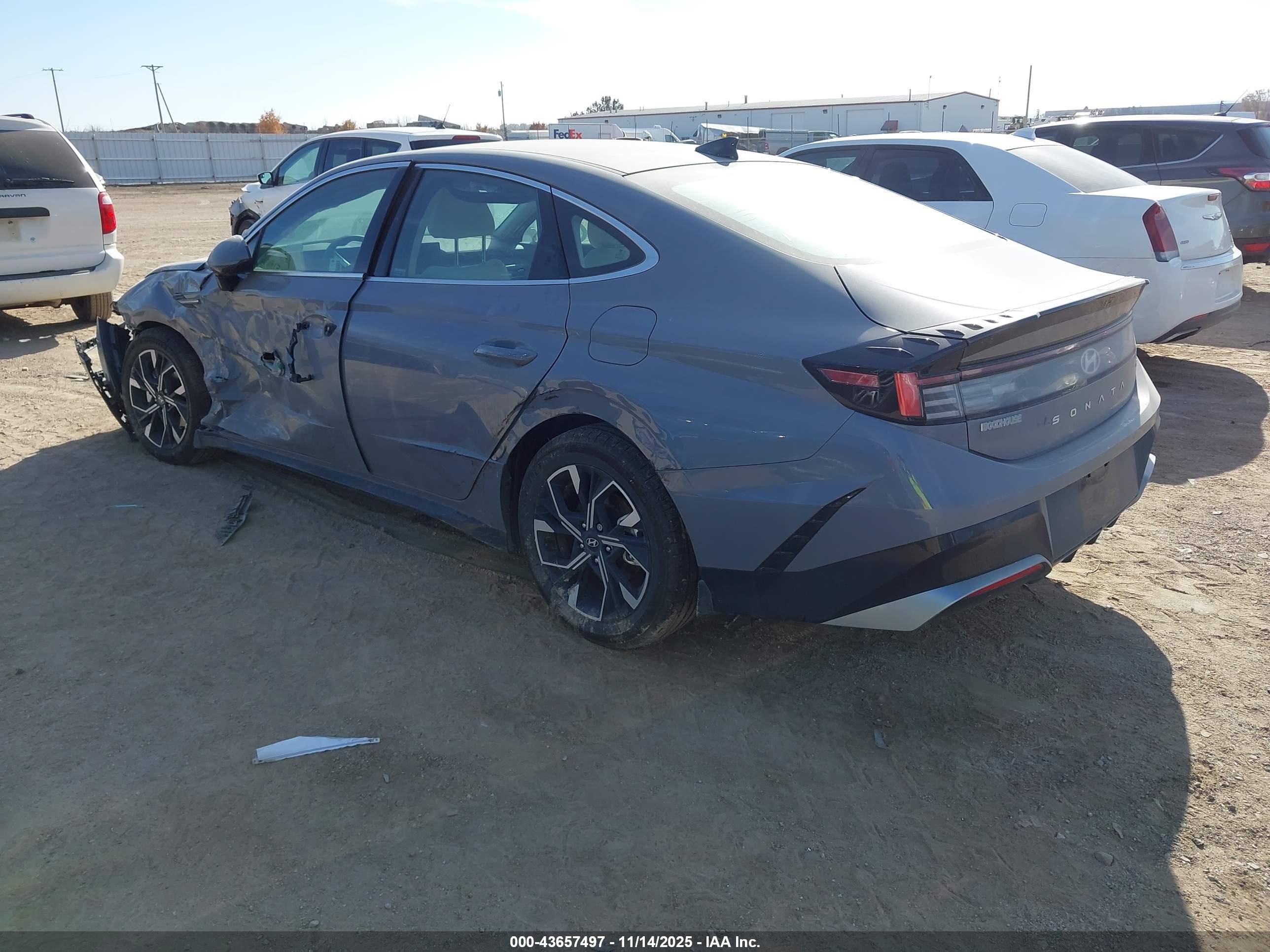 HYUNDAI SONATA image 3