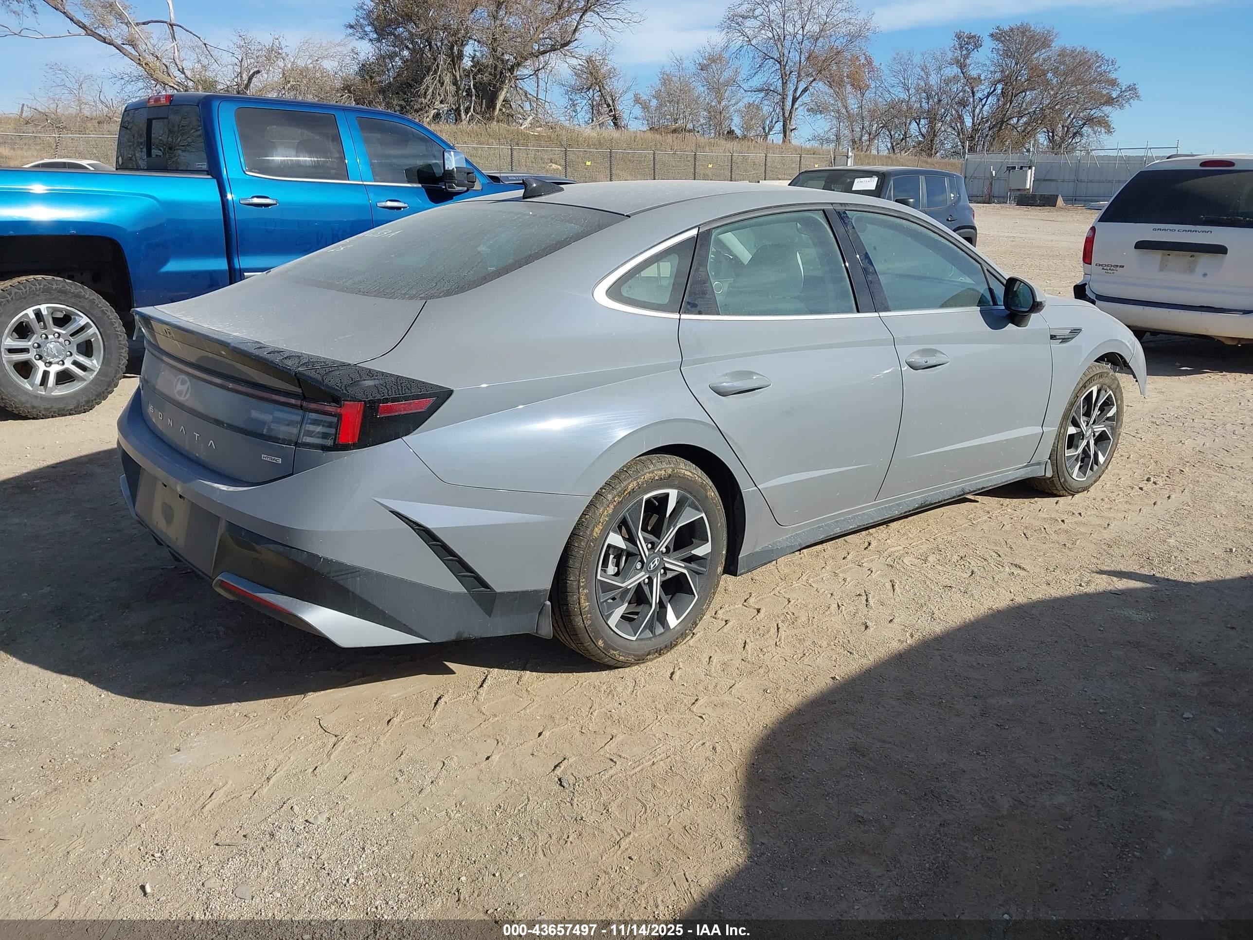 HYUNDAI SONATA image 4
