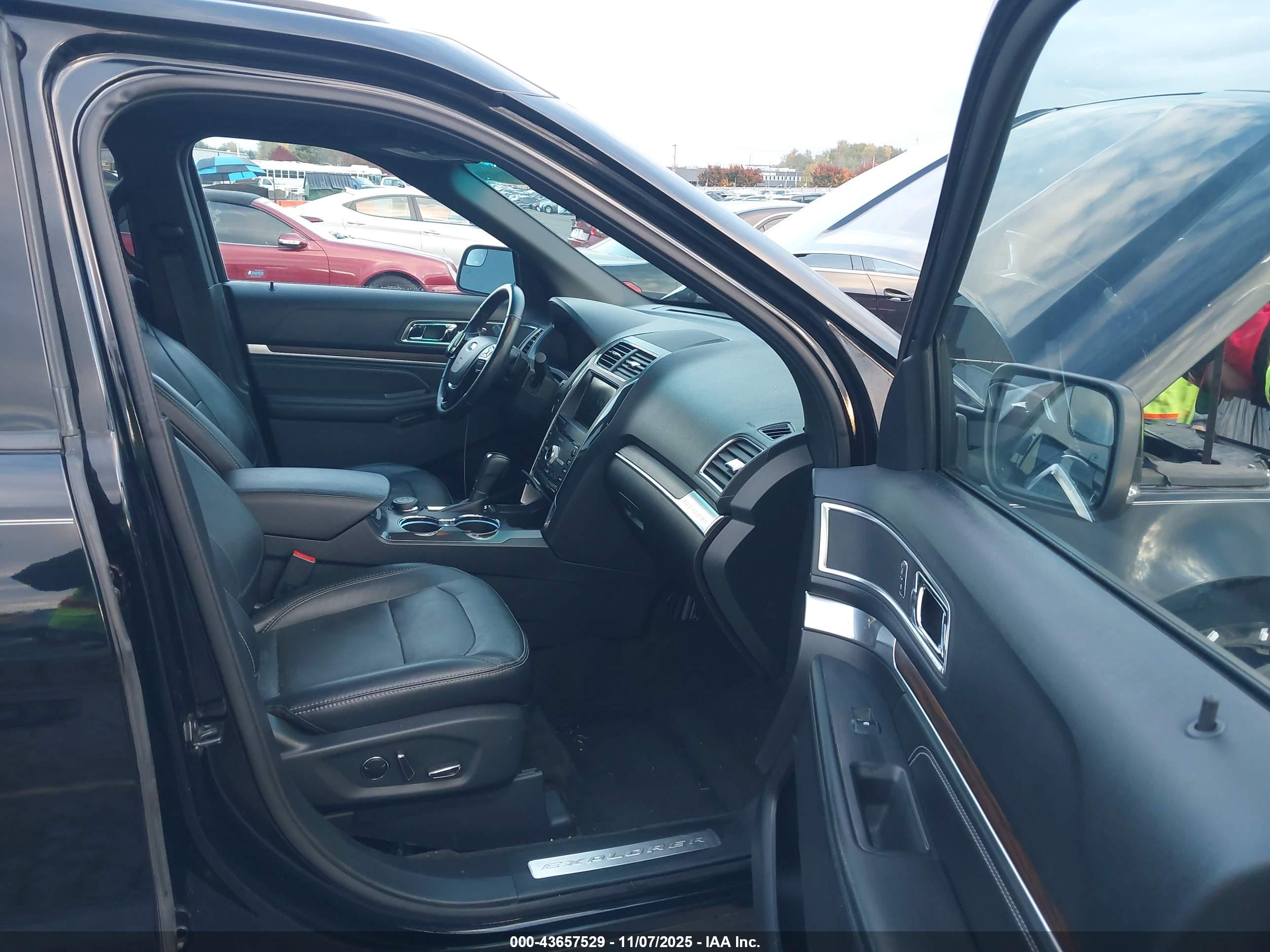 FORD EXPLORER image 5