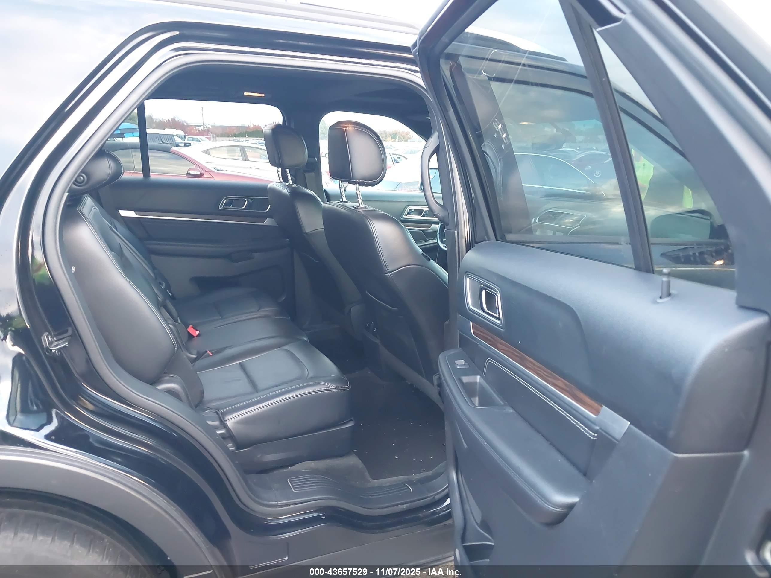 FORD EXPLORER image 8
