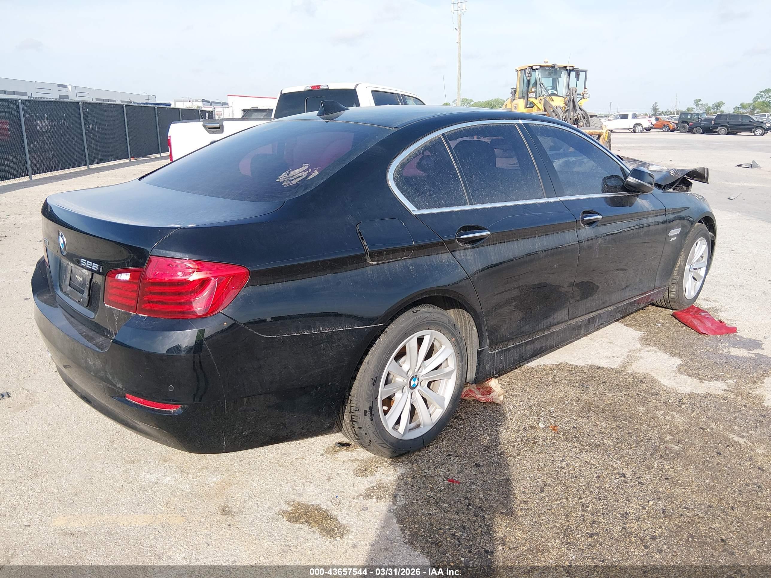 BMW 528I image 4