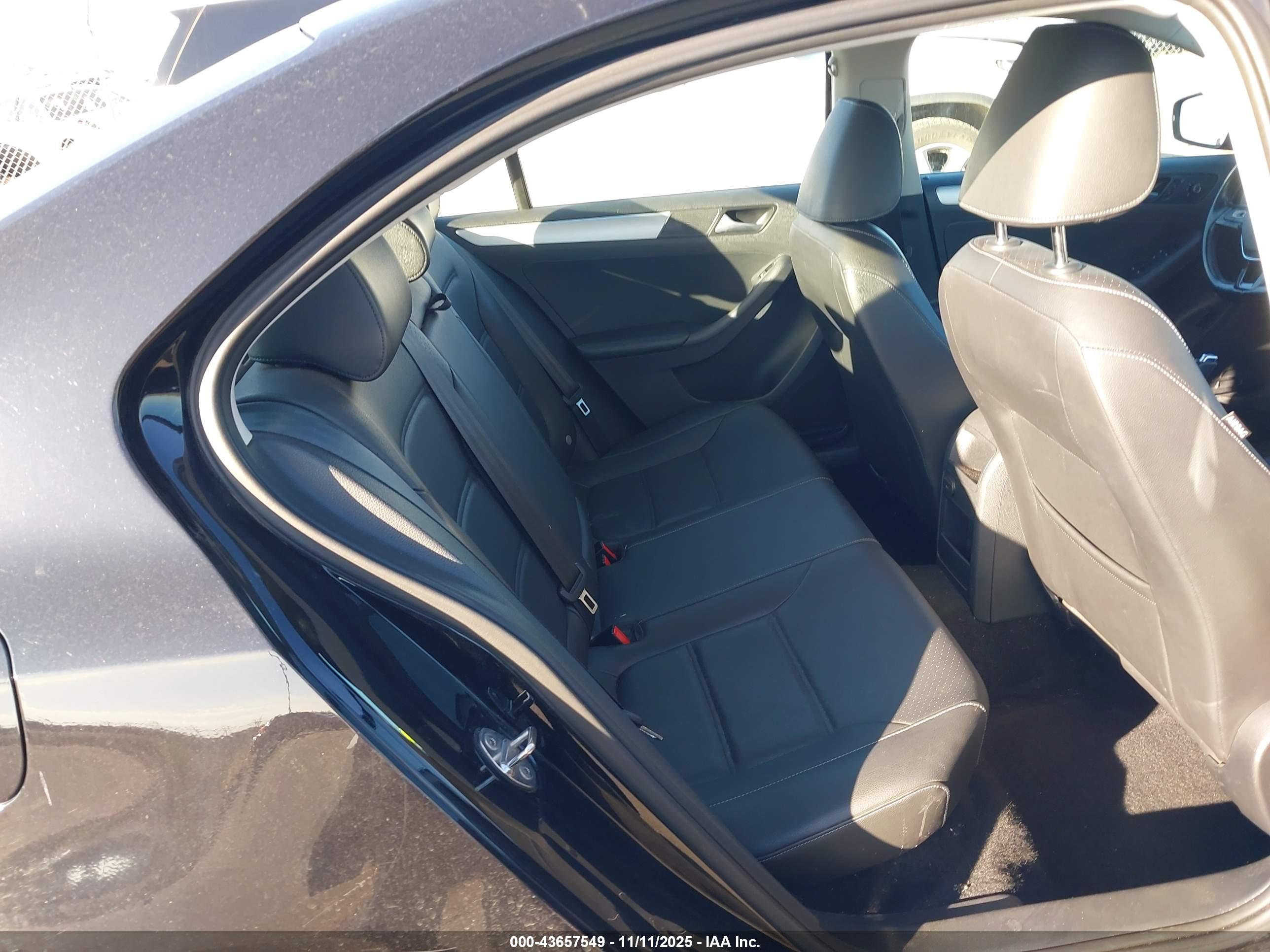 VOLKSWAGEN JETTA image 8