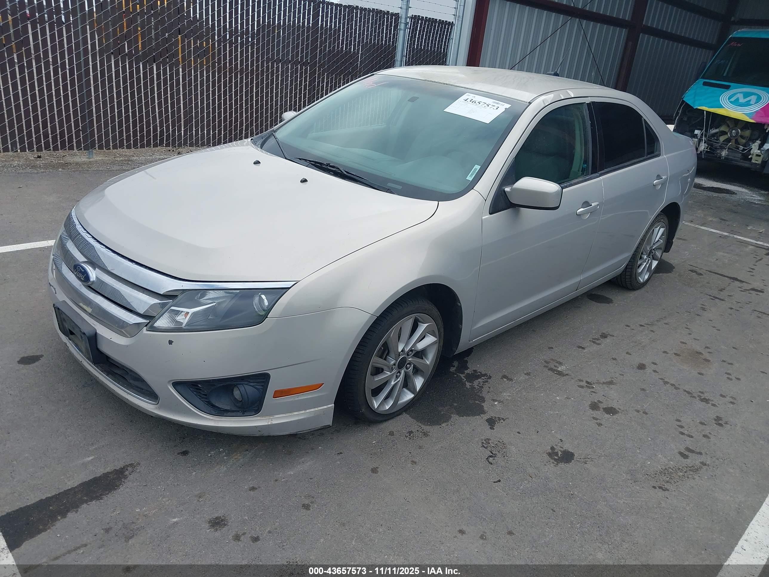 FORD FUSION image 2