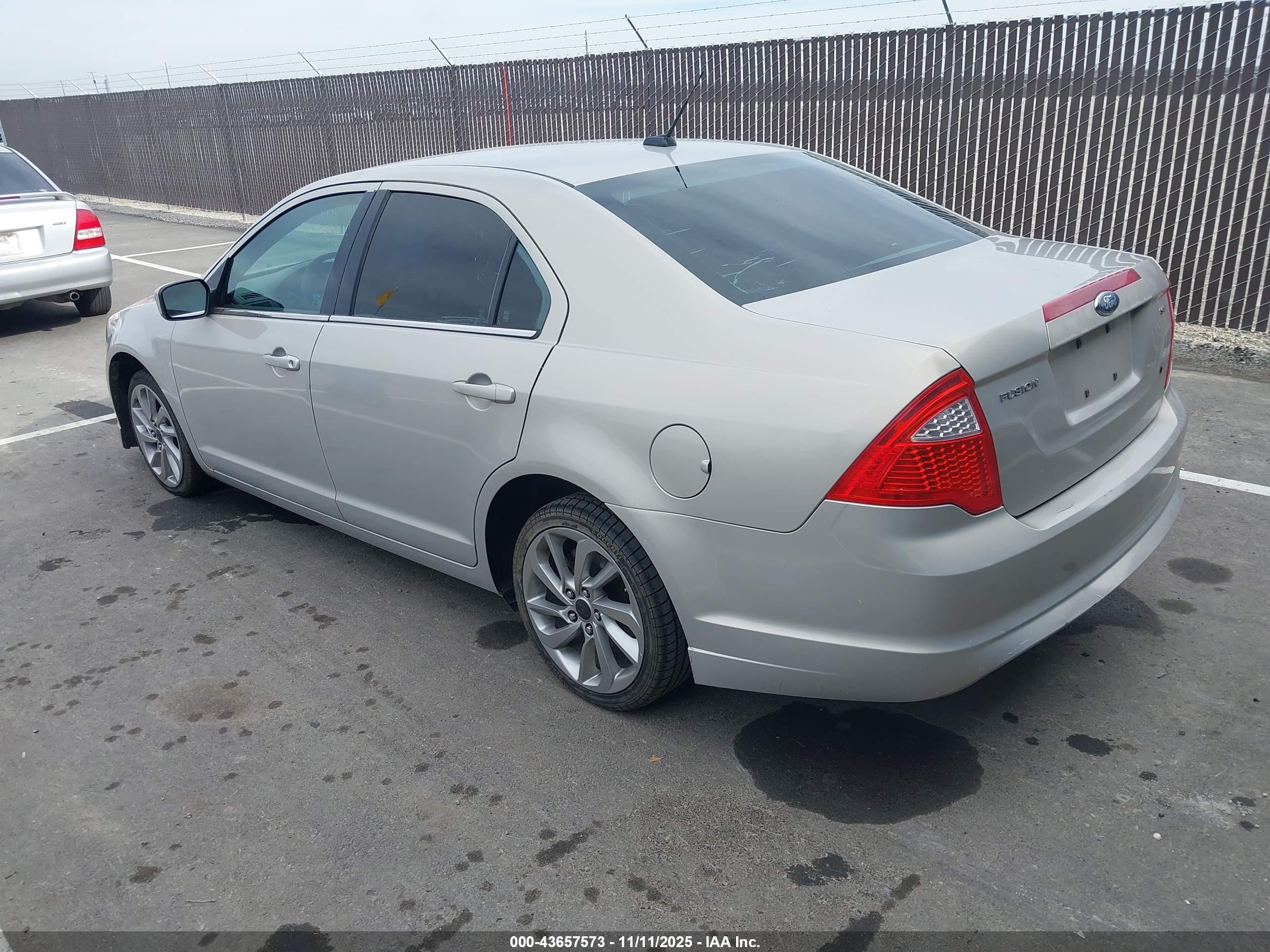 FORD FUSION image 3