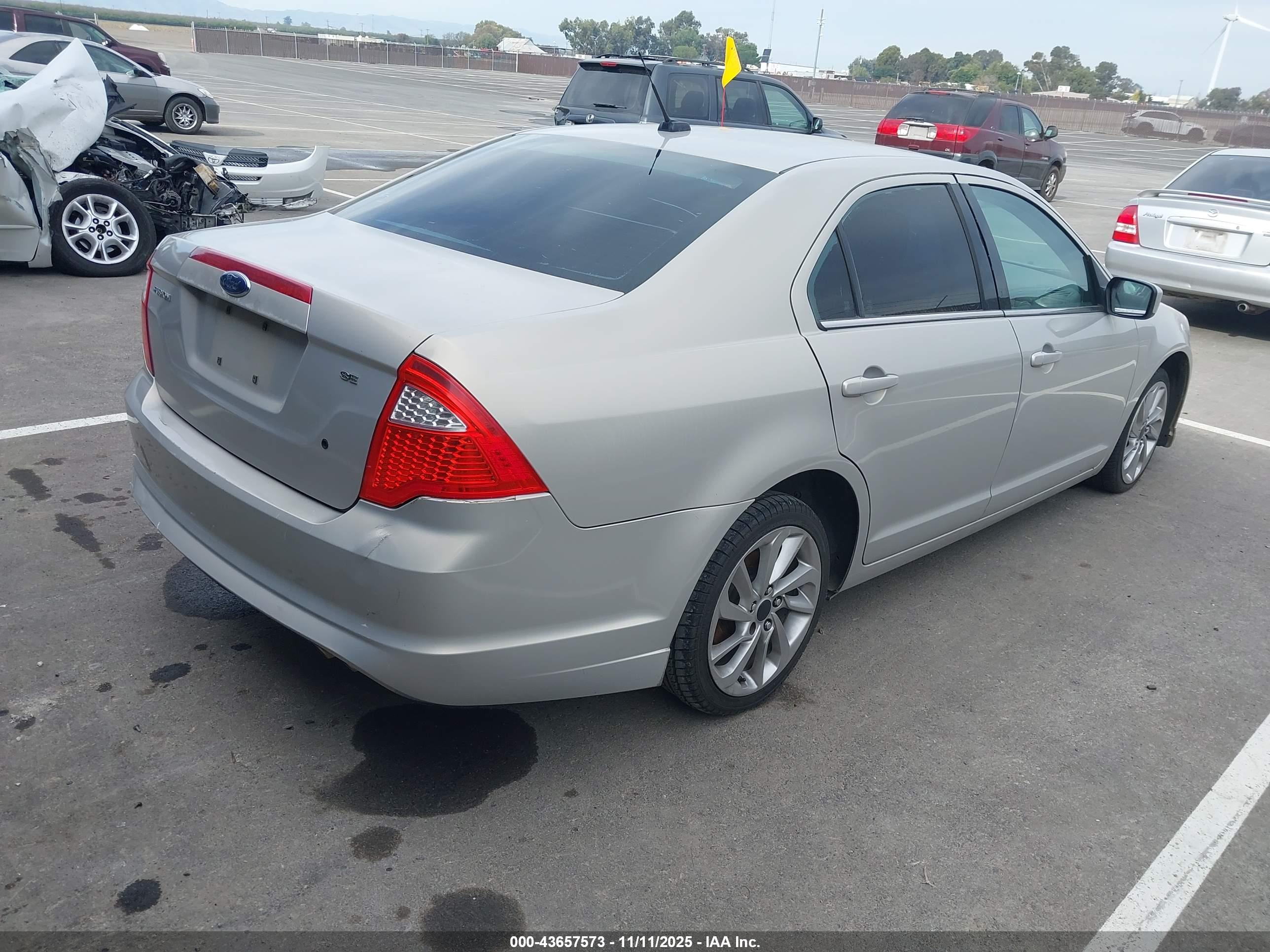 FORD FUSION image 4