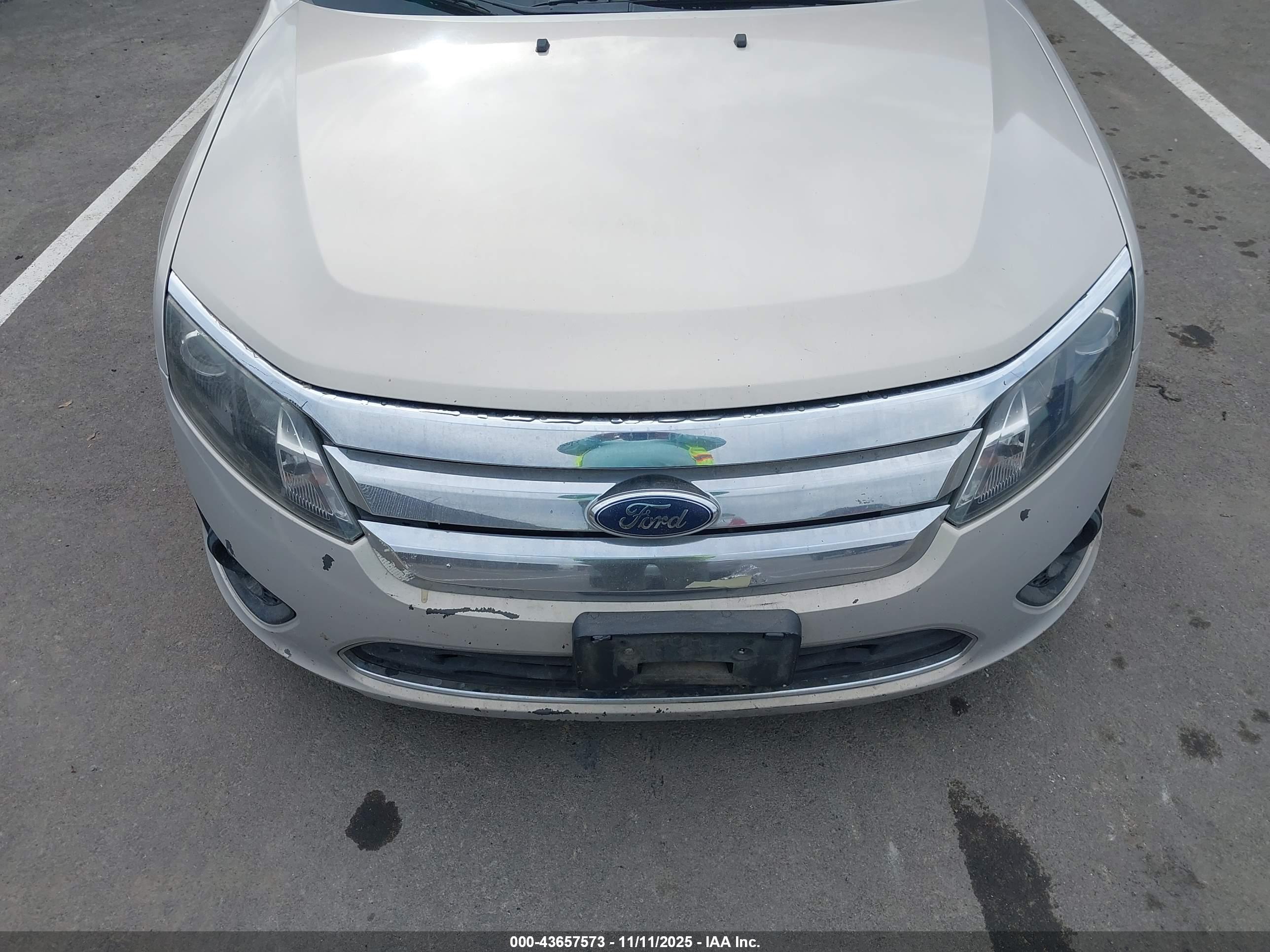 FORD FUSION image 6