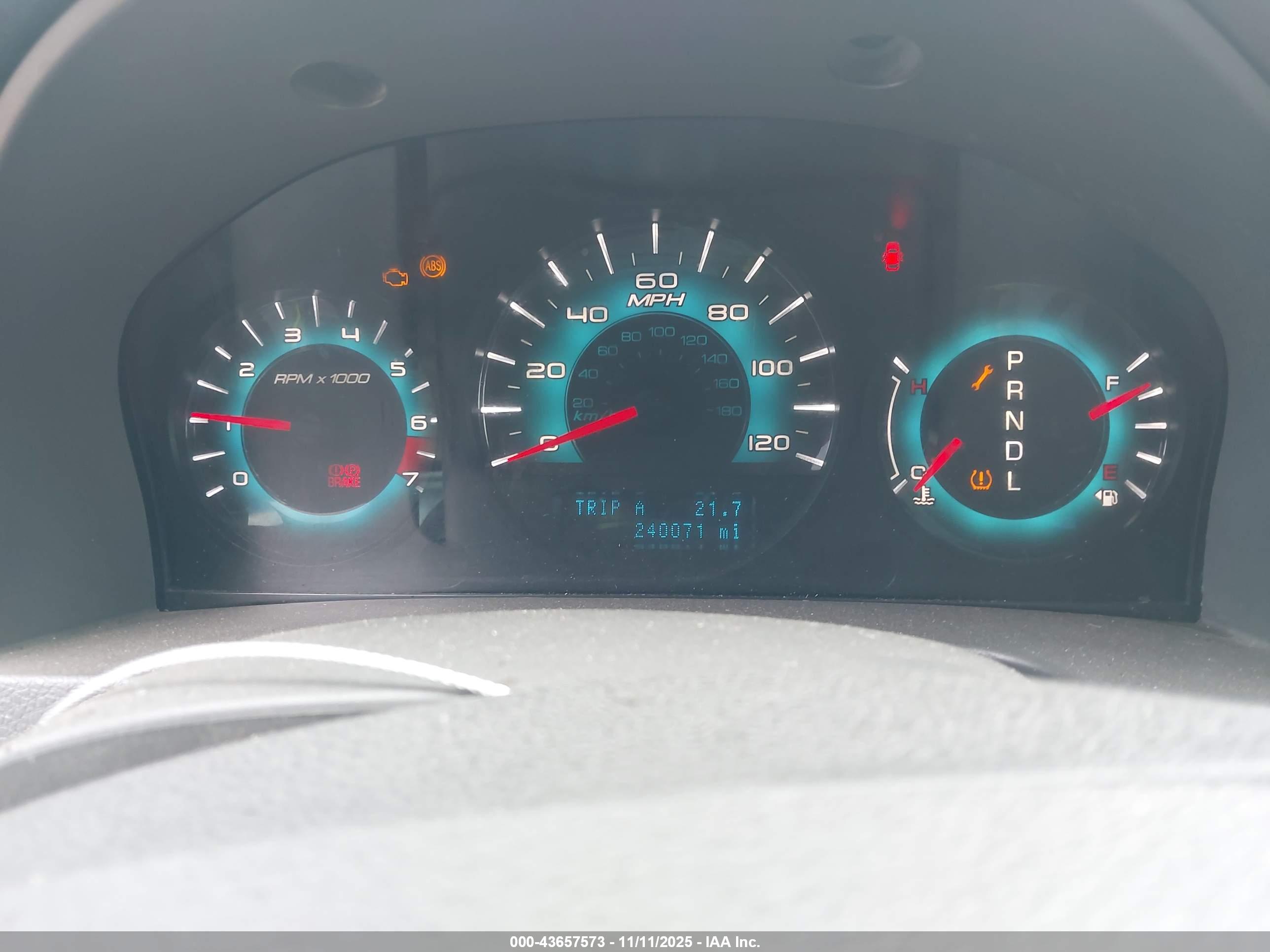 FORD FUSION image 7