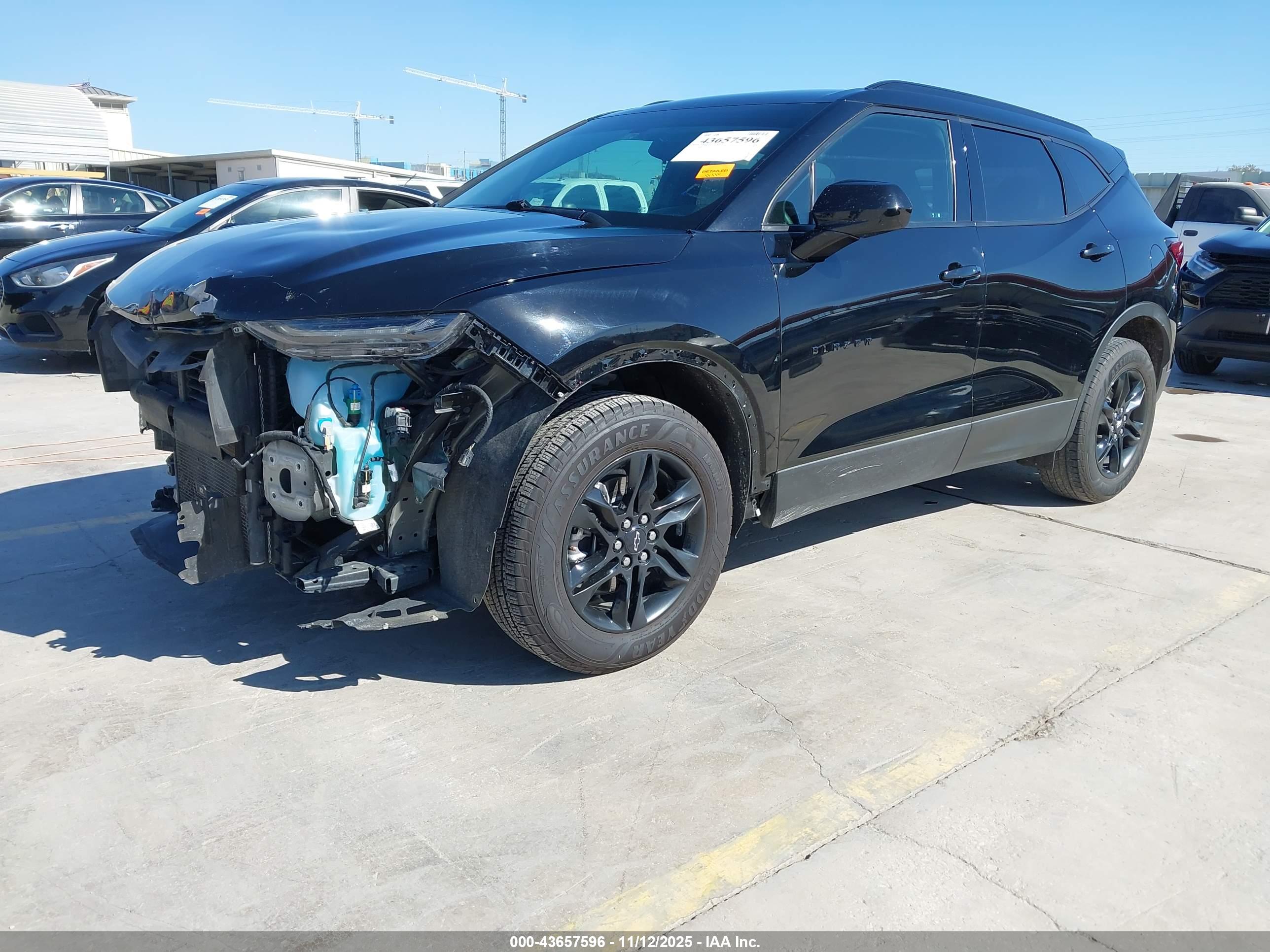 CHEVROLET BLAZER image 2