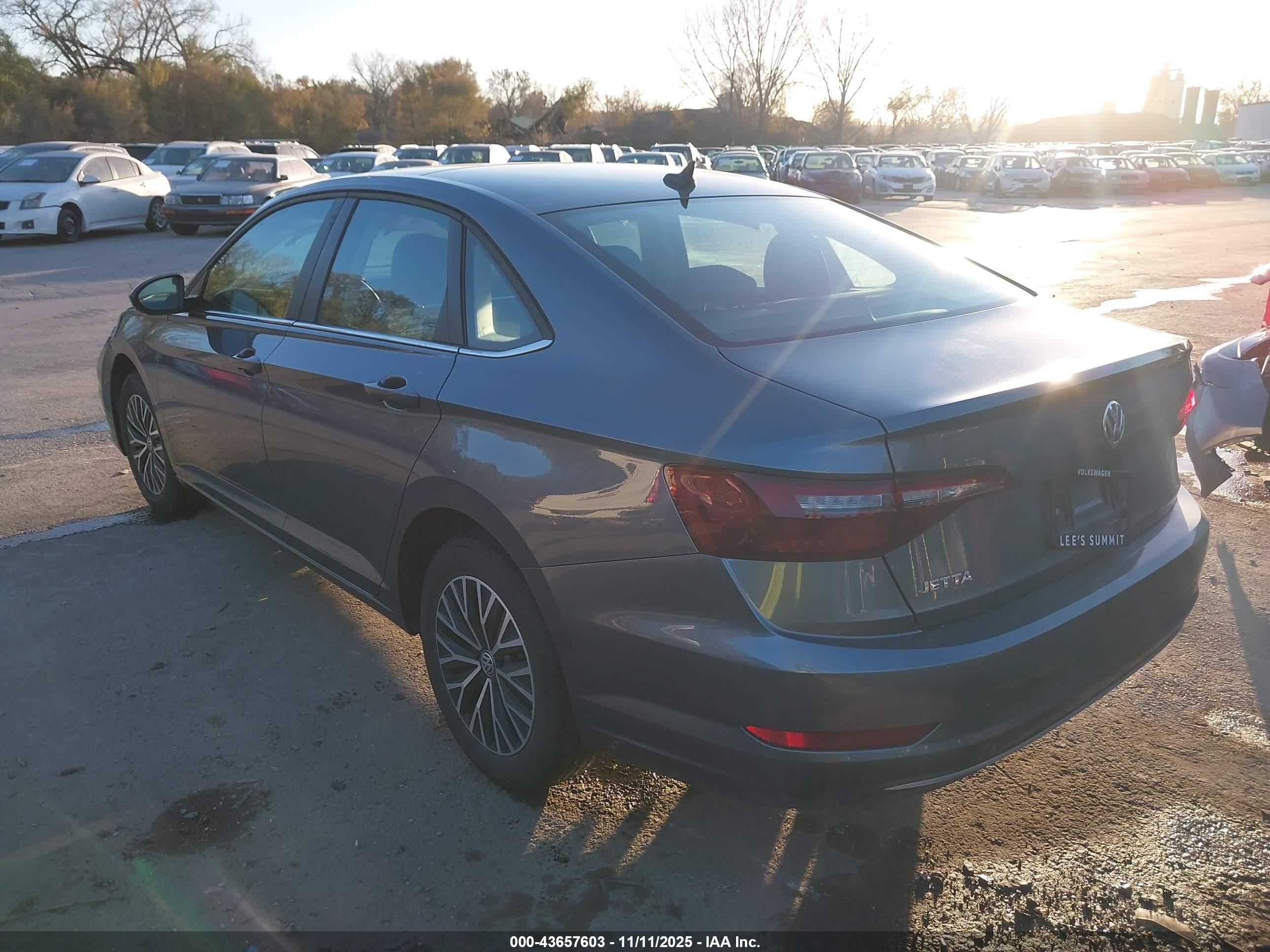 VOLKSWAGEN JETTA image 3