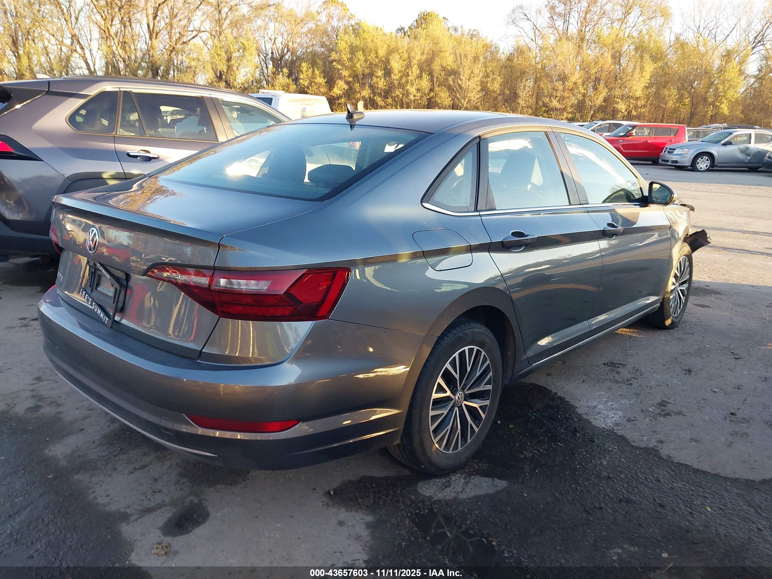 VOLKSWAGEN JETTA image 4
