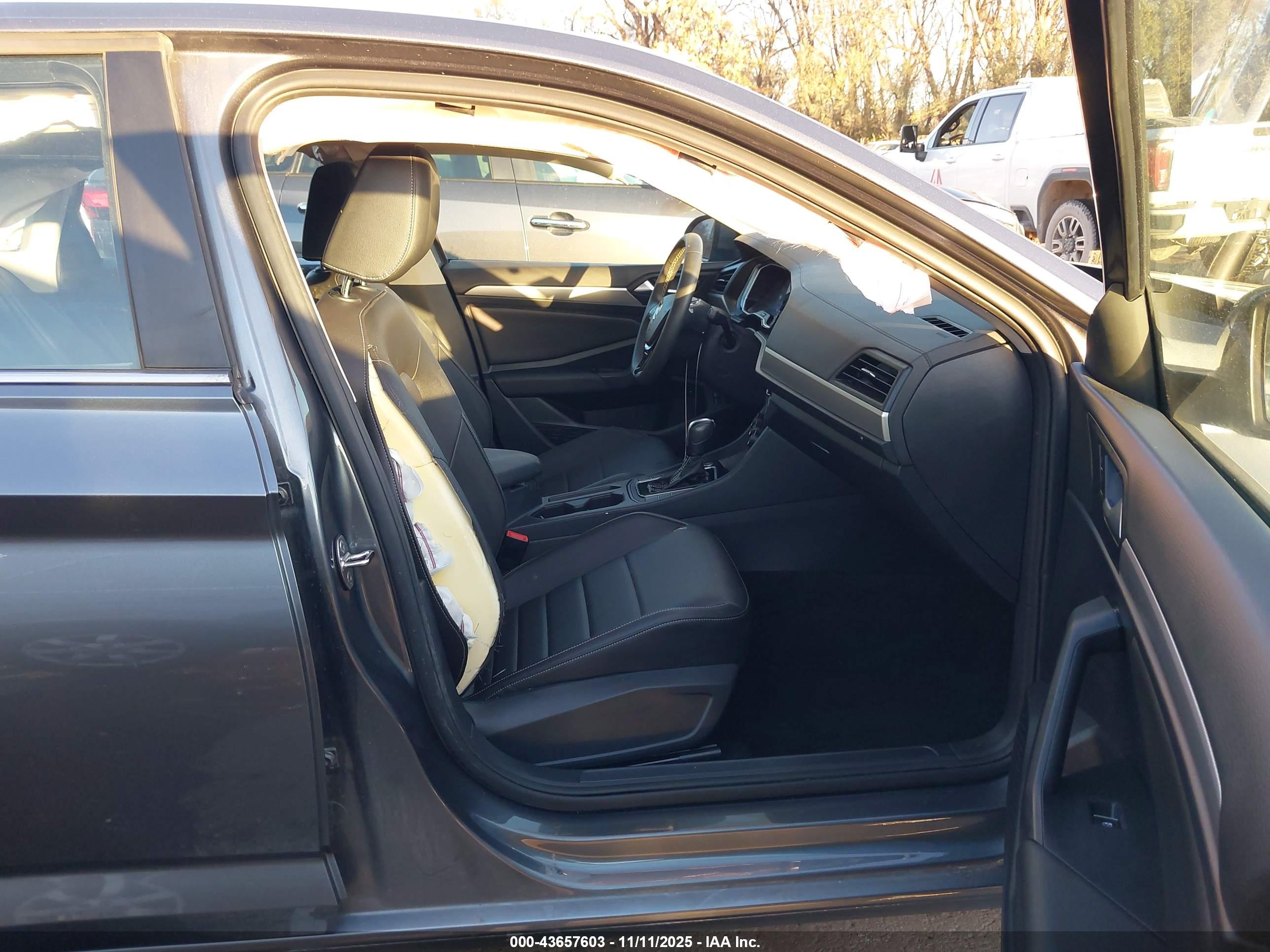 VOLKSWAGEN JETTA image 5