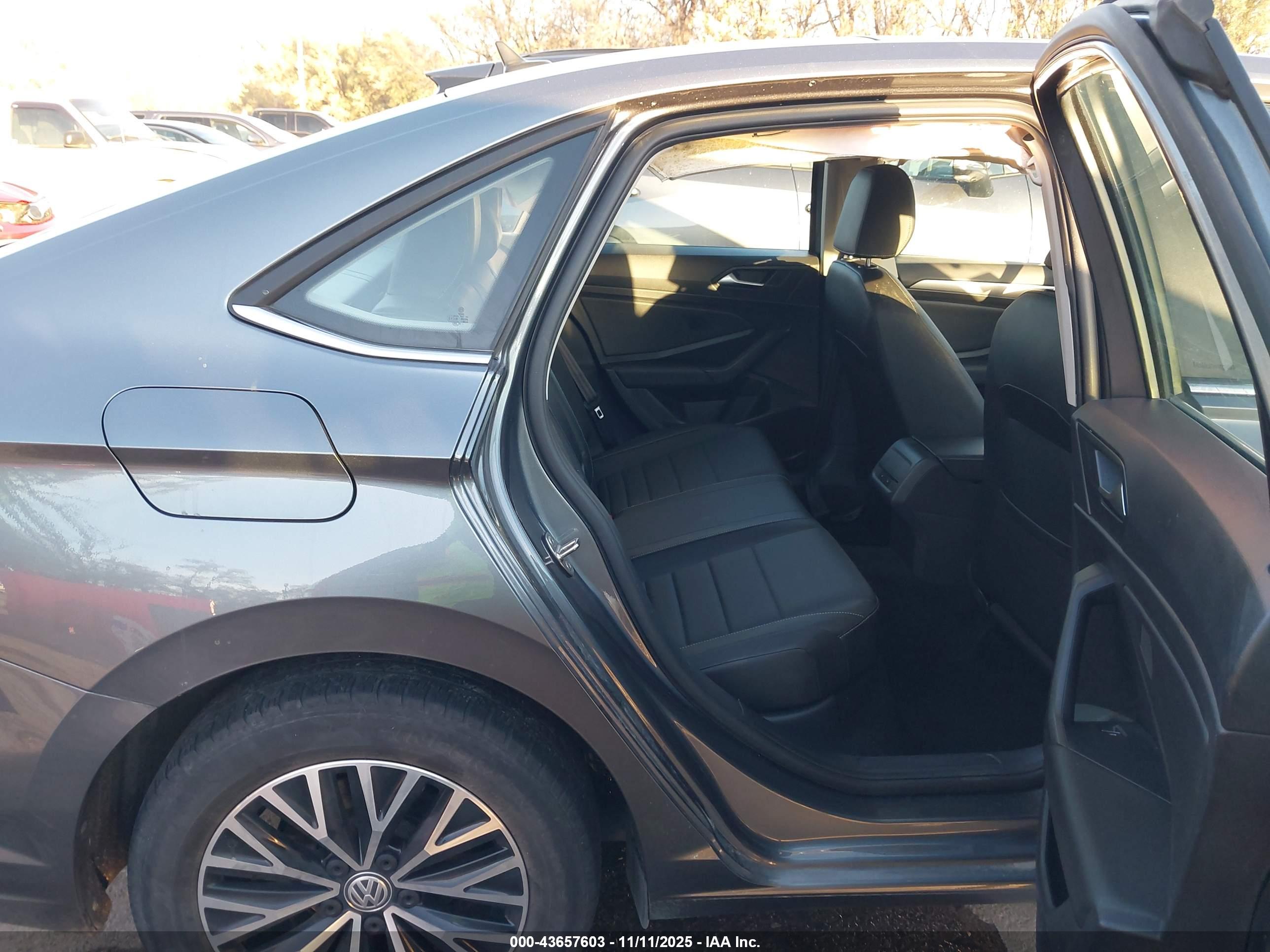 VOLKSWAGEN JETTA image 8