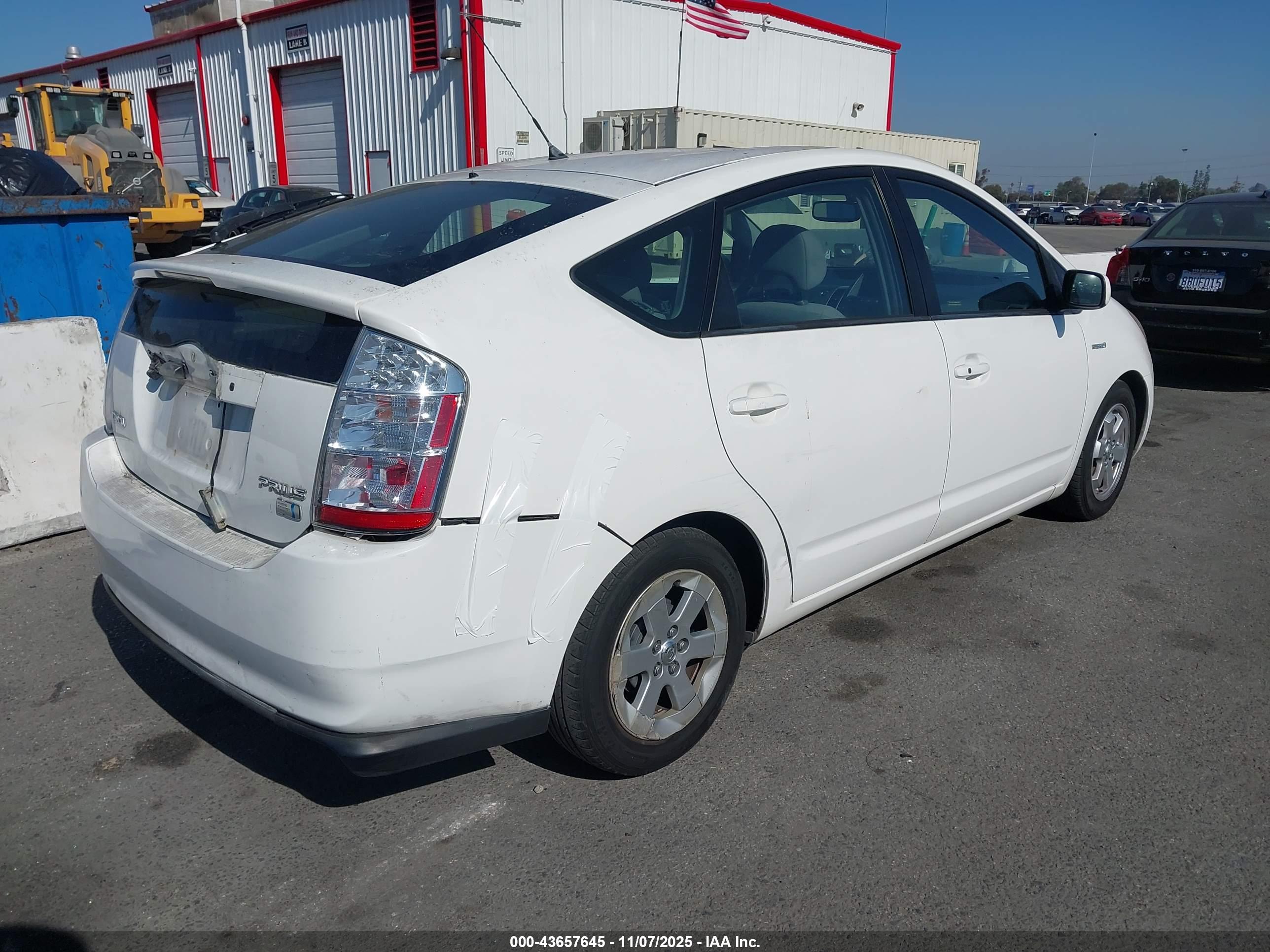TOYOTA PRIUS image 4