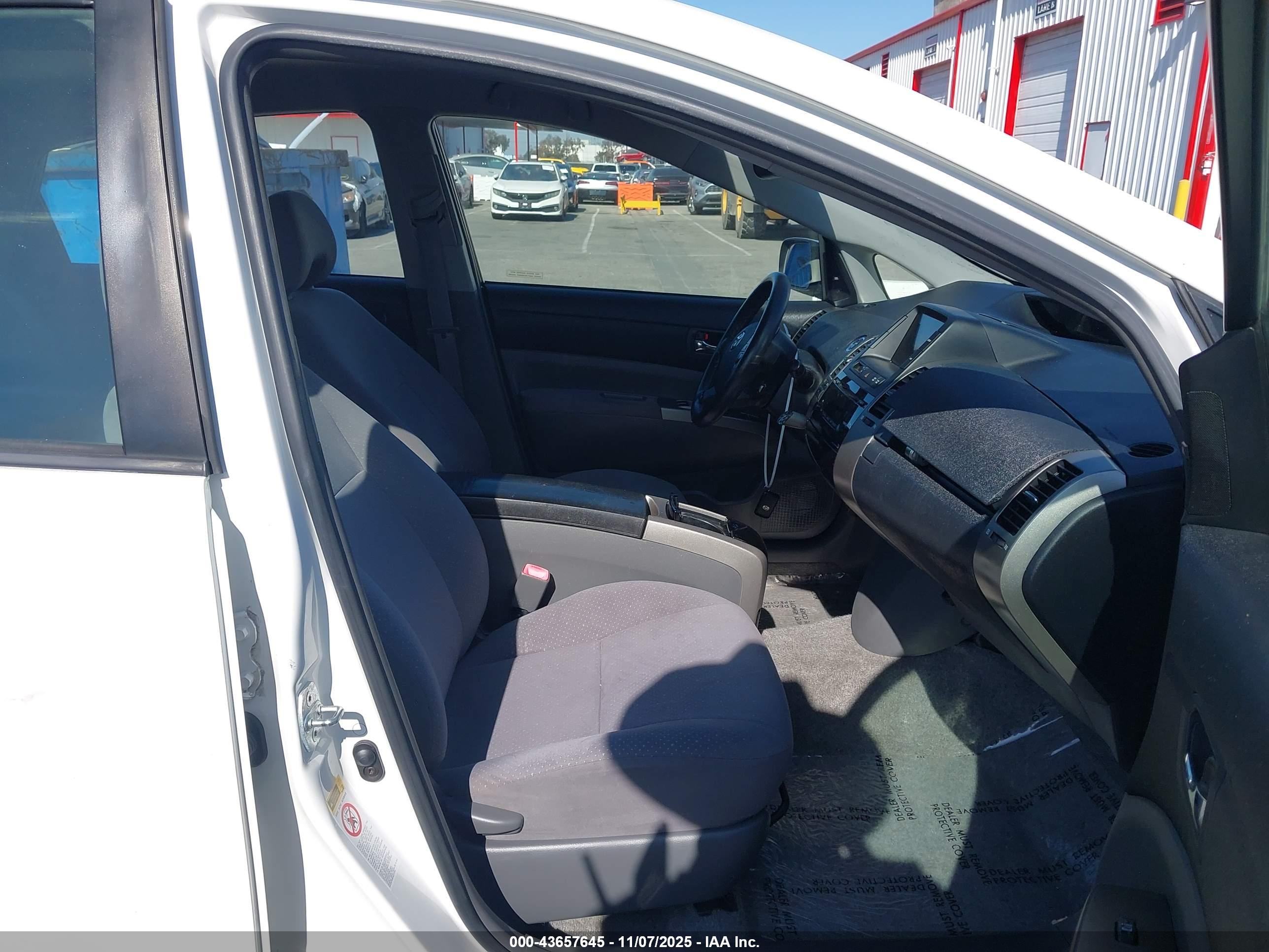TOYOTA PRIUS image 5