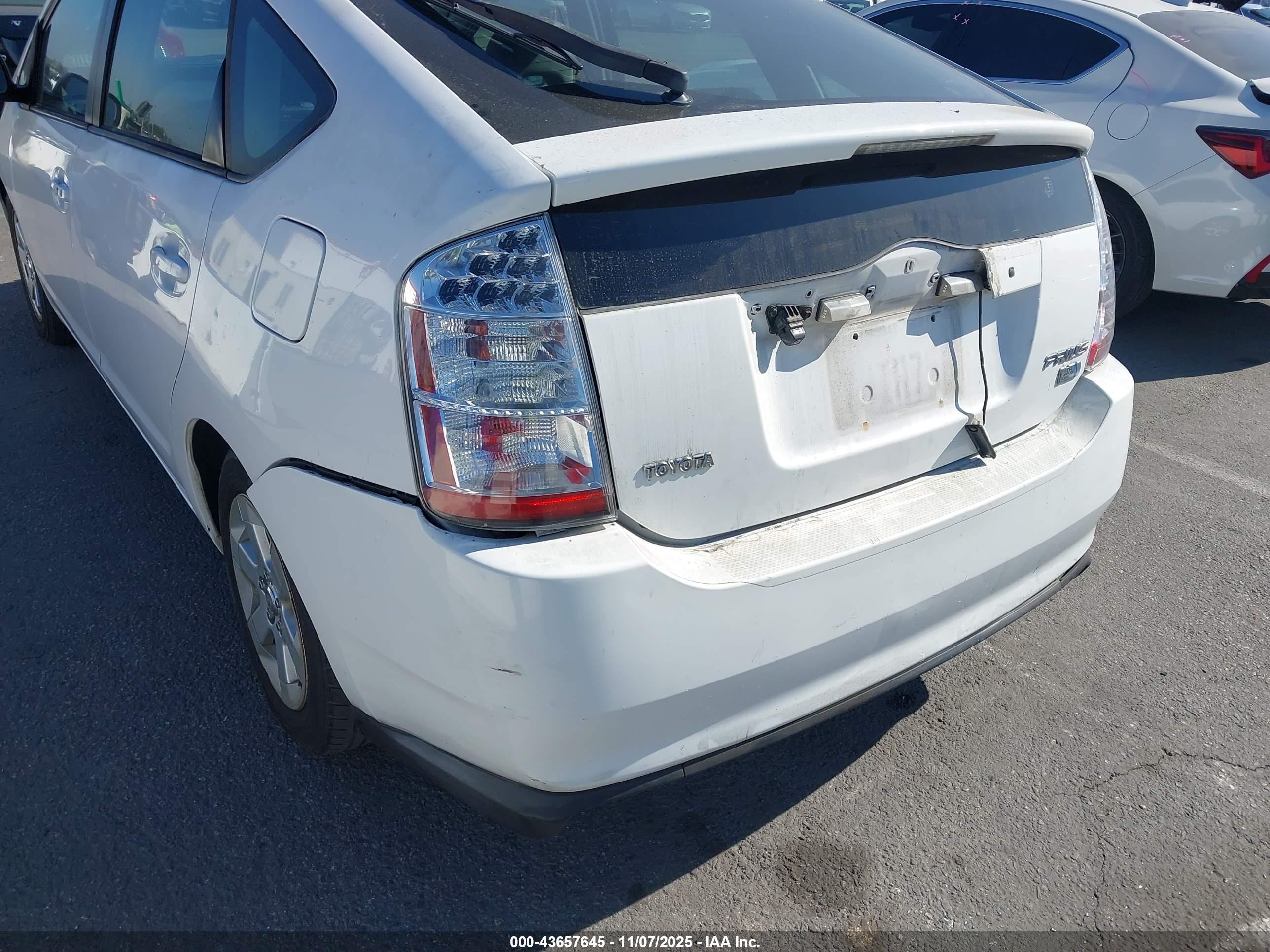 TOYOTA PRIUS image 6