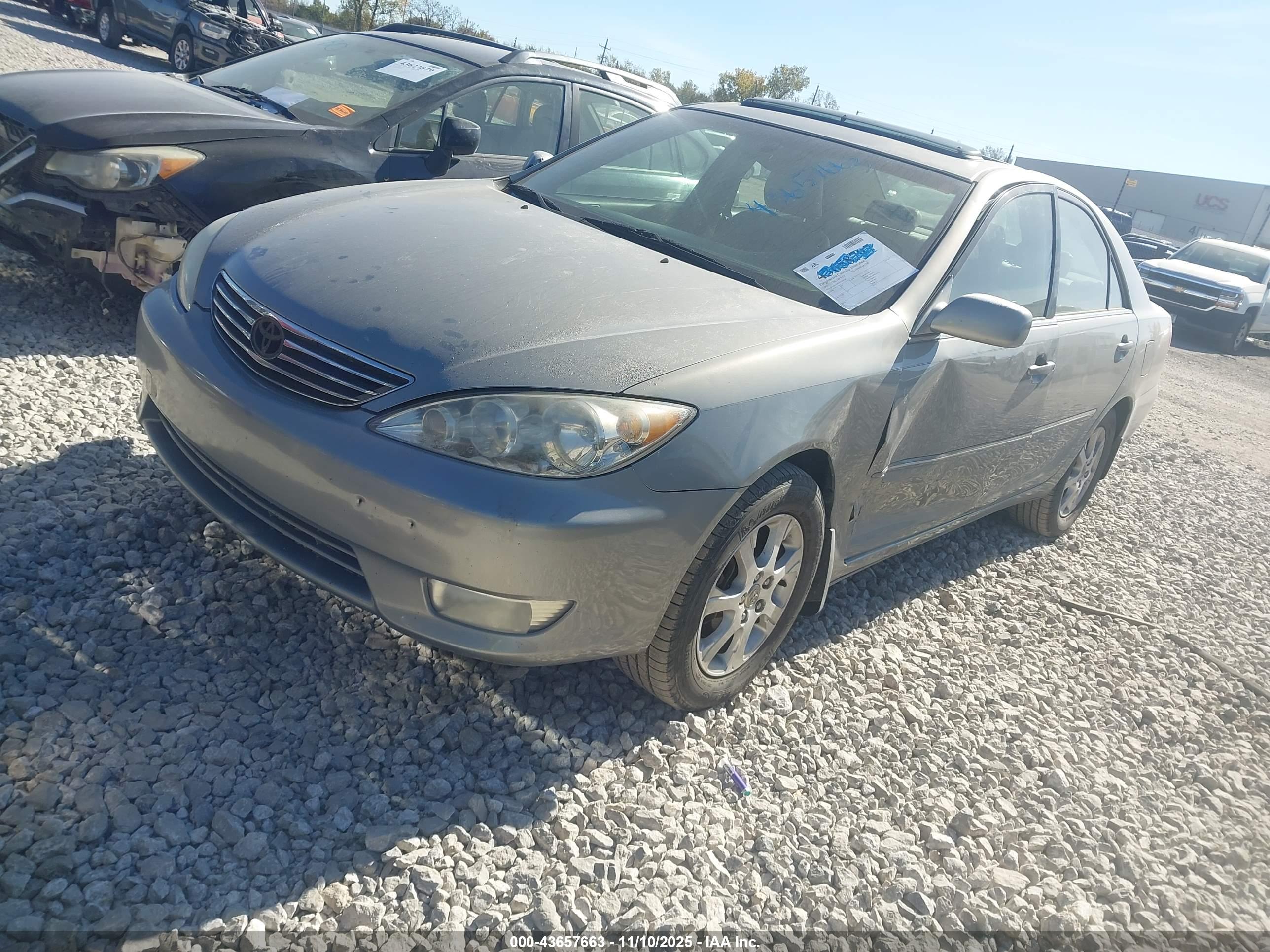 TOYOTA CAMRY image 2