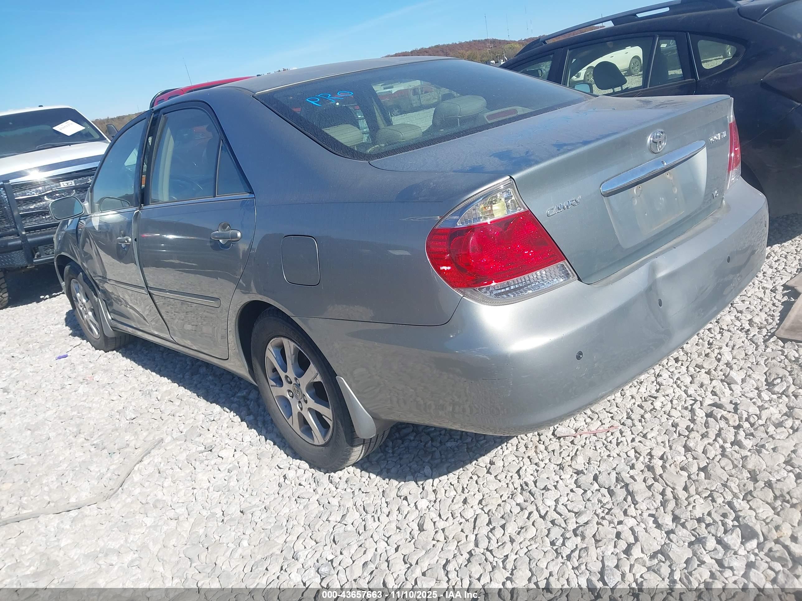 TOYOTA CAMRY image 3