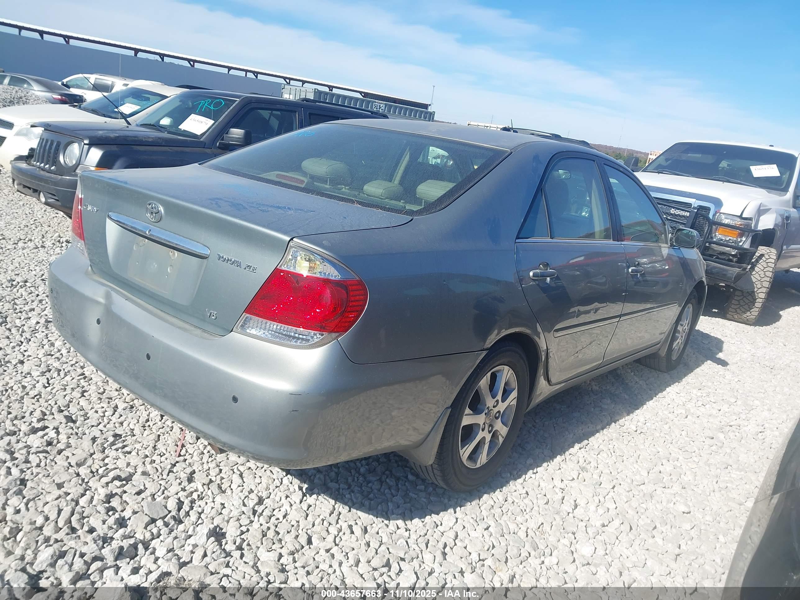 TOYOTA CAMRY image 4
