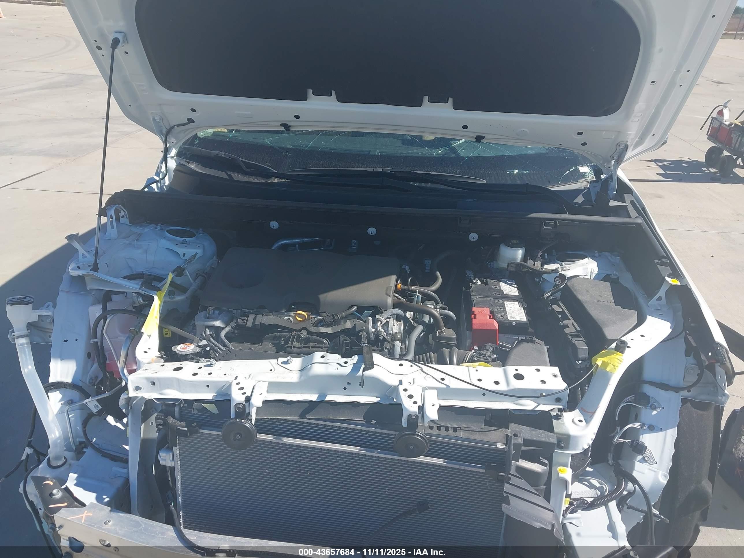 TOYOTA RAV4 image 10