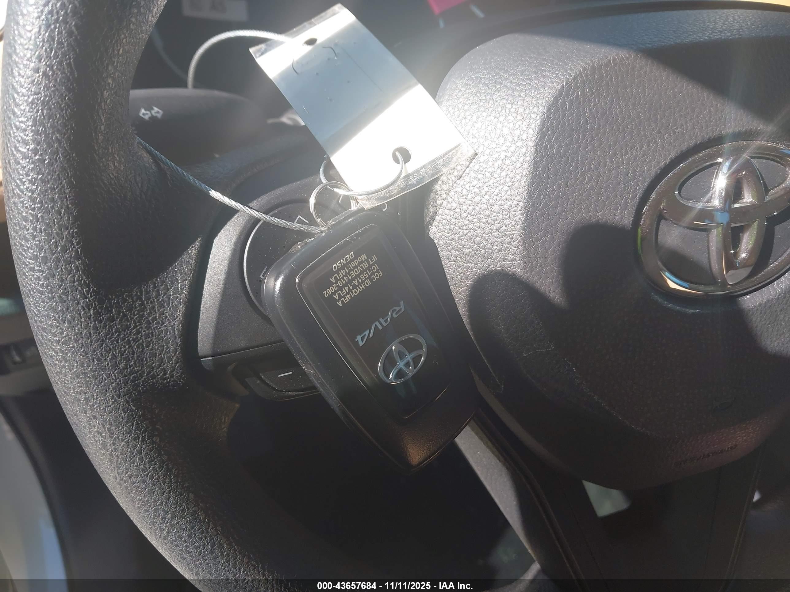 TOYOTA RAV4 image 11