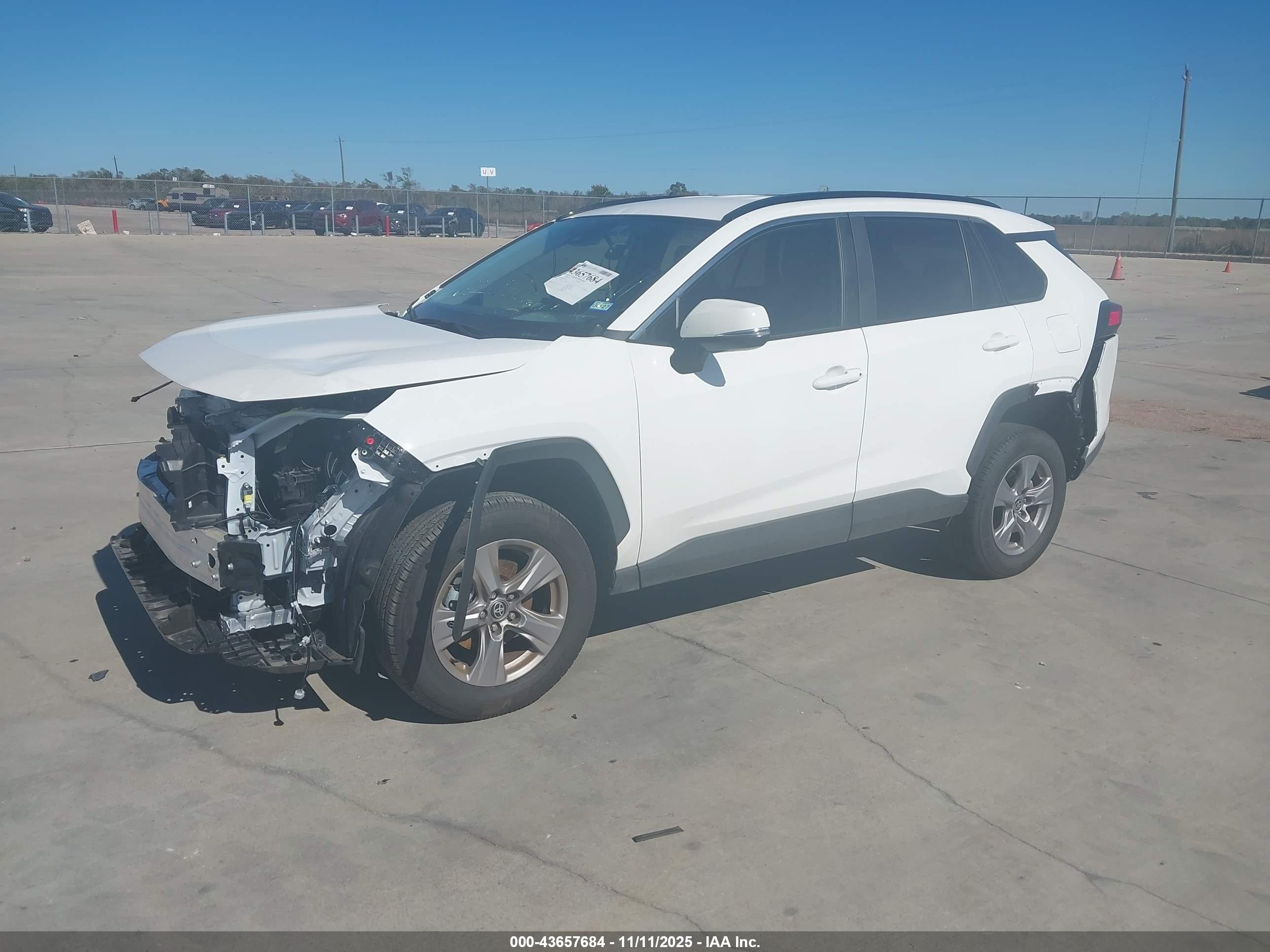 TOYOTA RAV4 image 2