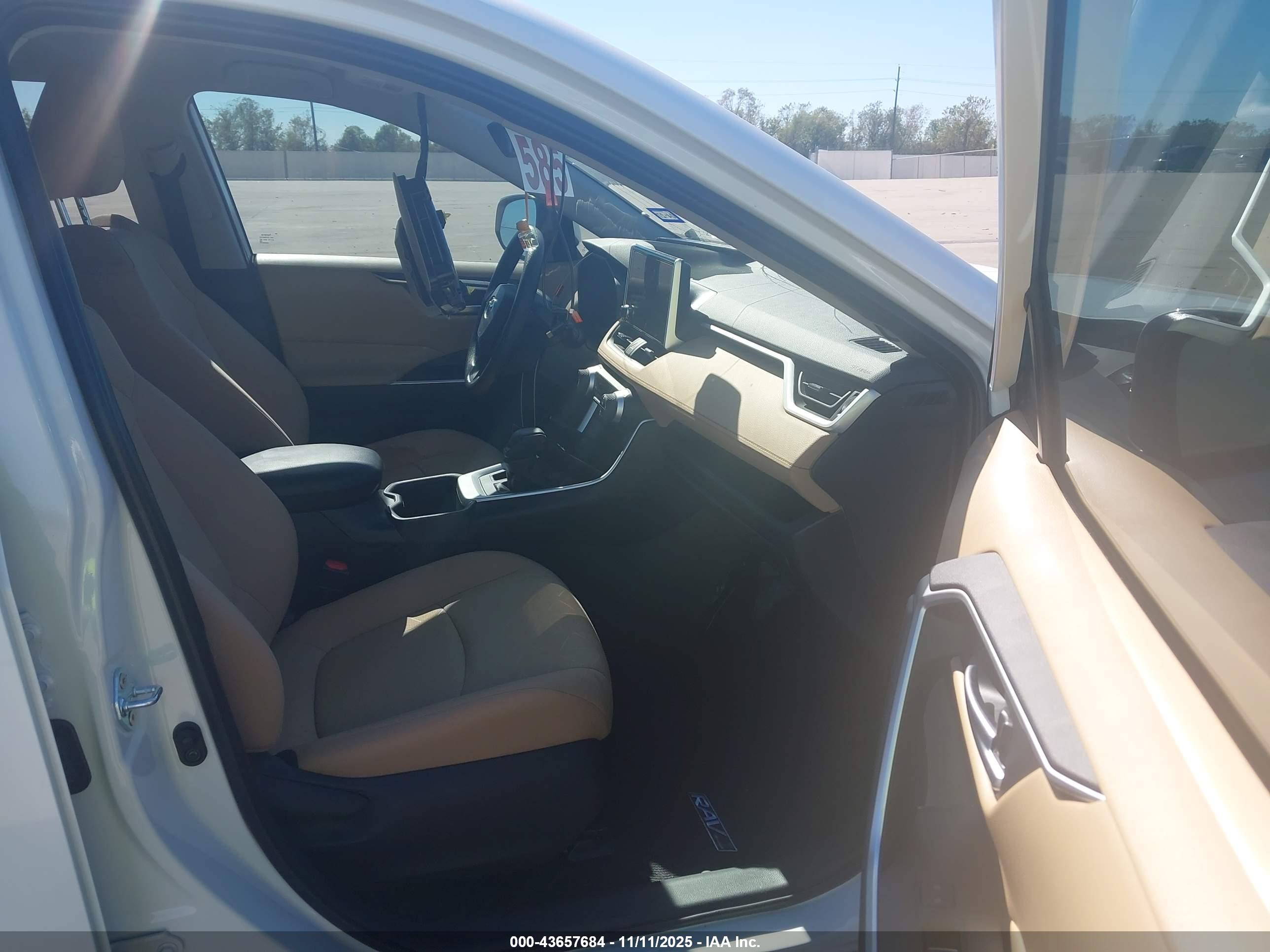 TOYOTA RAV4 image 5