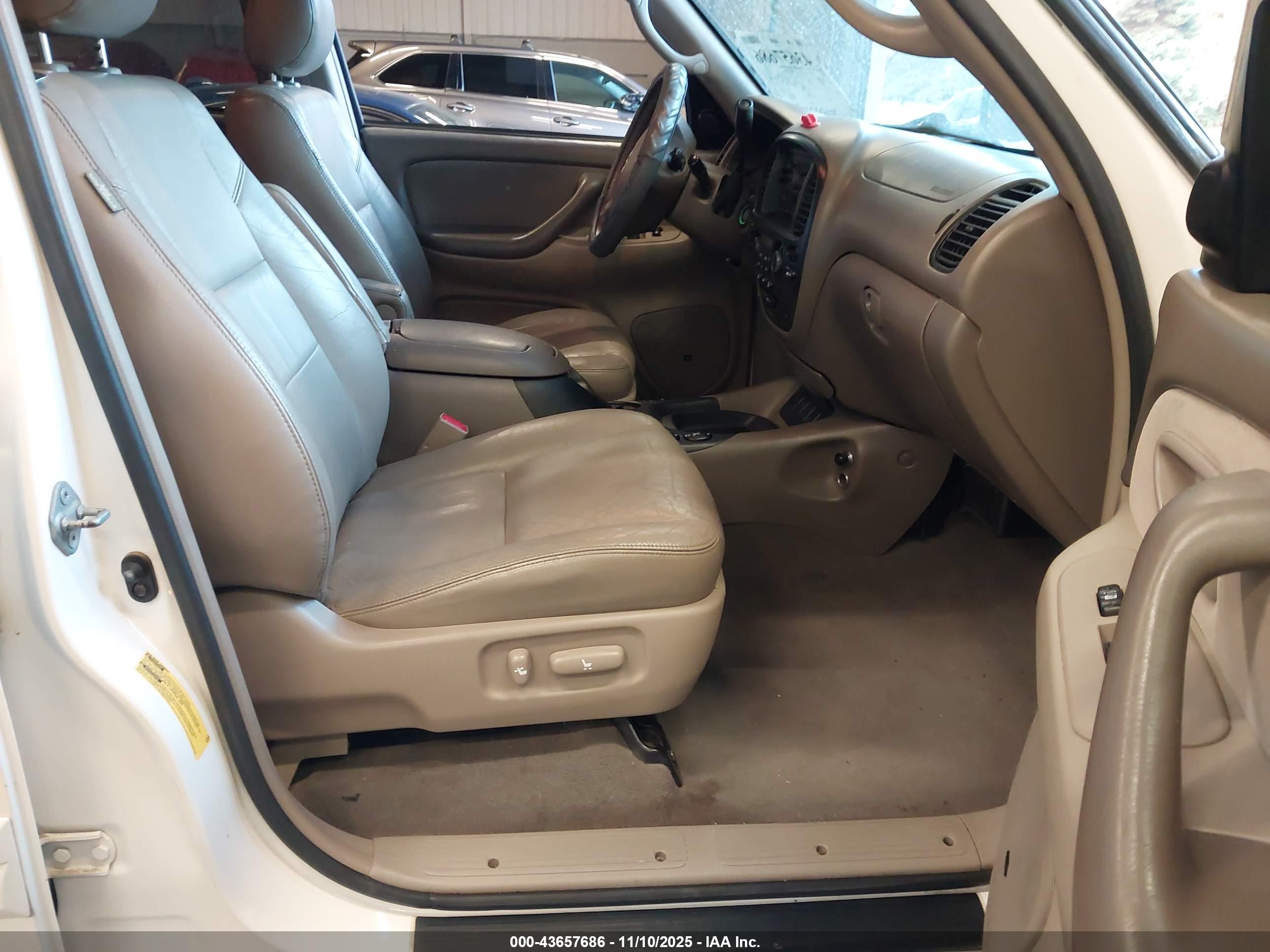 TOYOTA SEQUOIA image 5