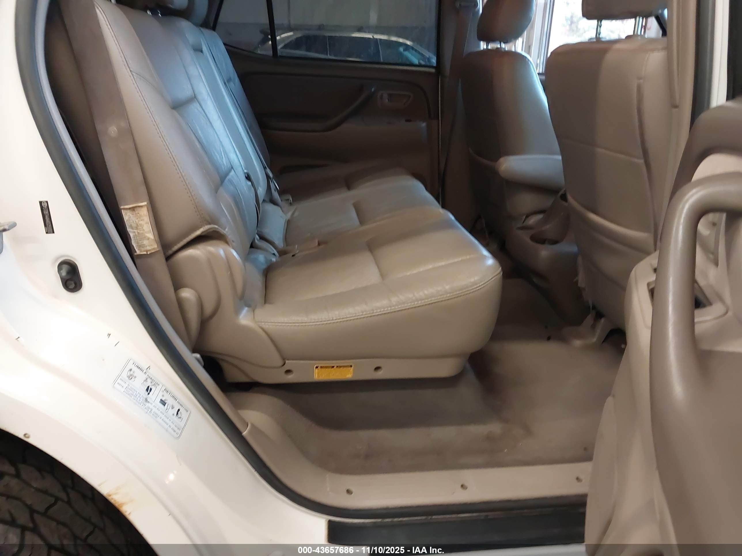 TOYOTA SEQUOIA image 8