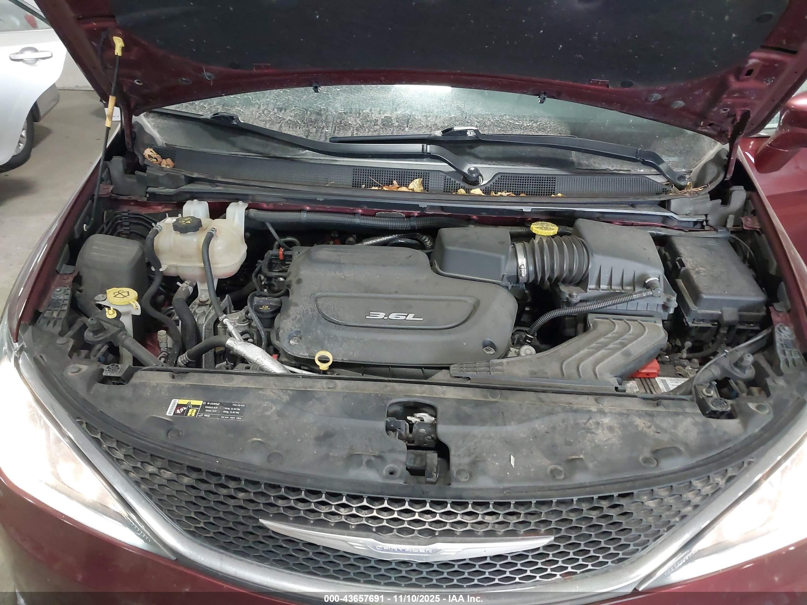 CHRYSLER PACIFICA image 10